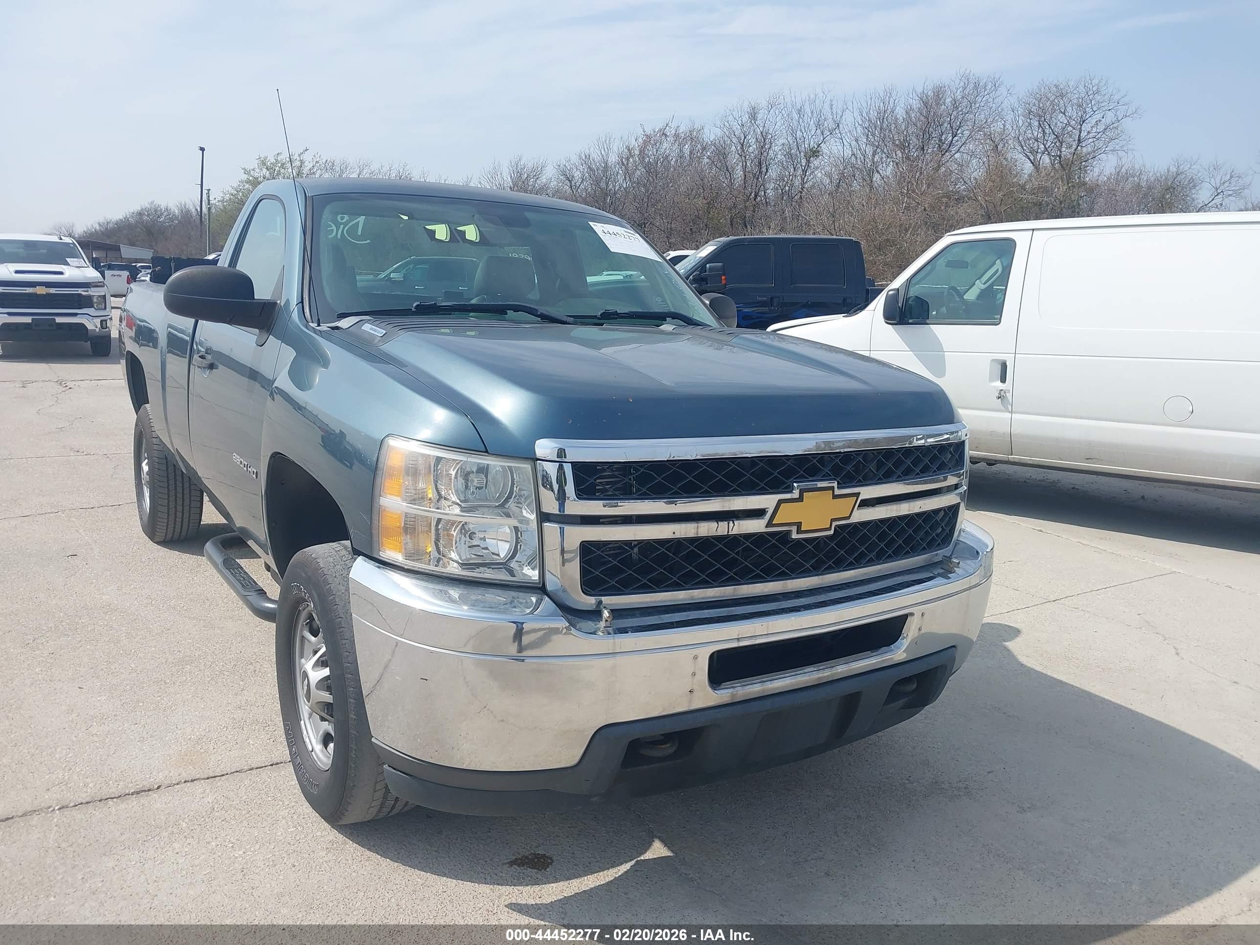 CHEVROLET SILVERADO image 6