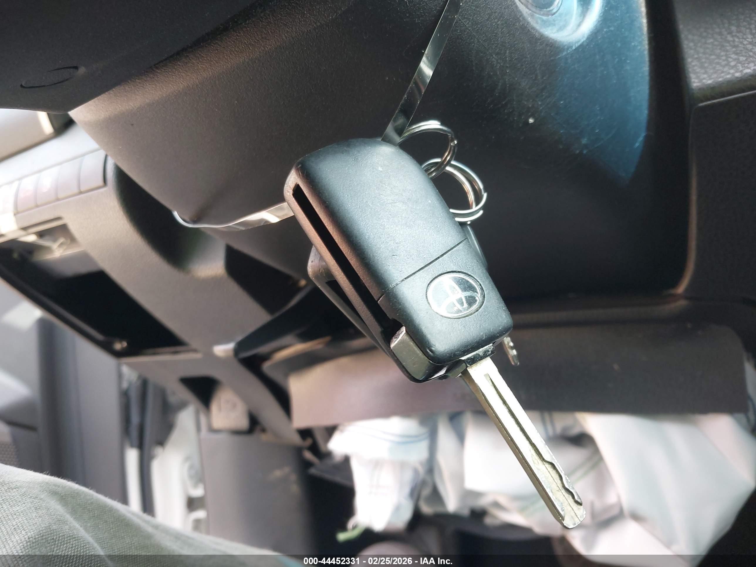 TOYOTA CAMRY image 11