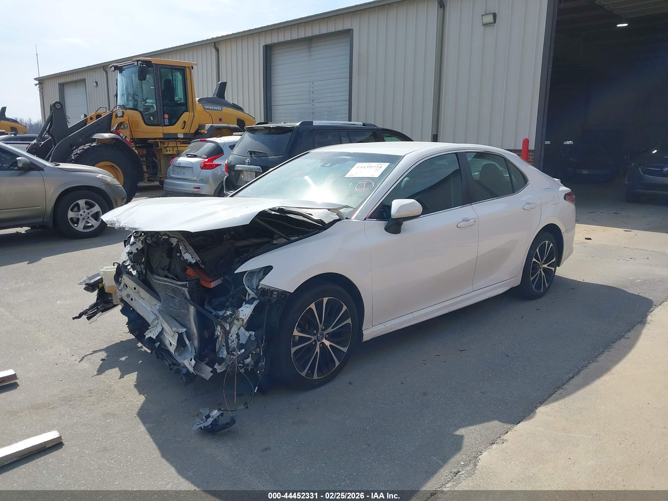 TOYOTA CAMRY image 2