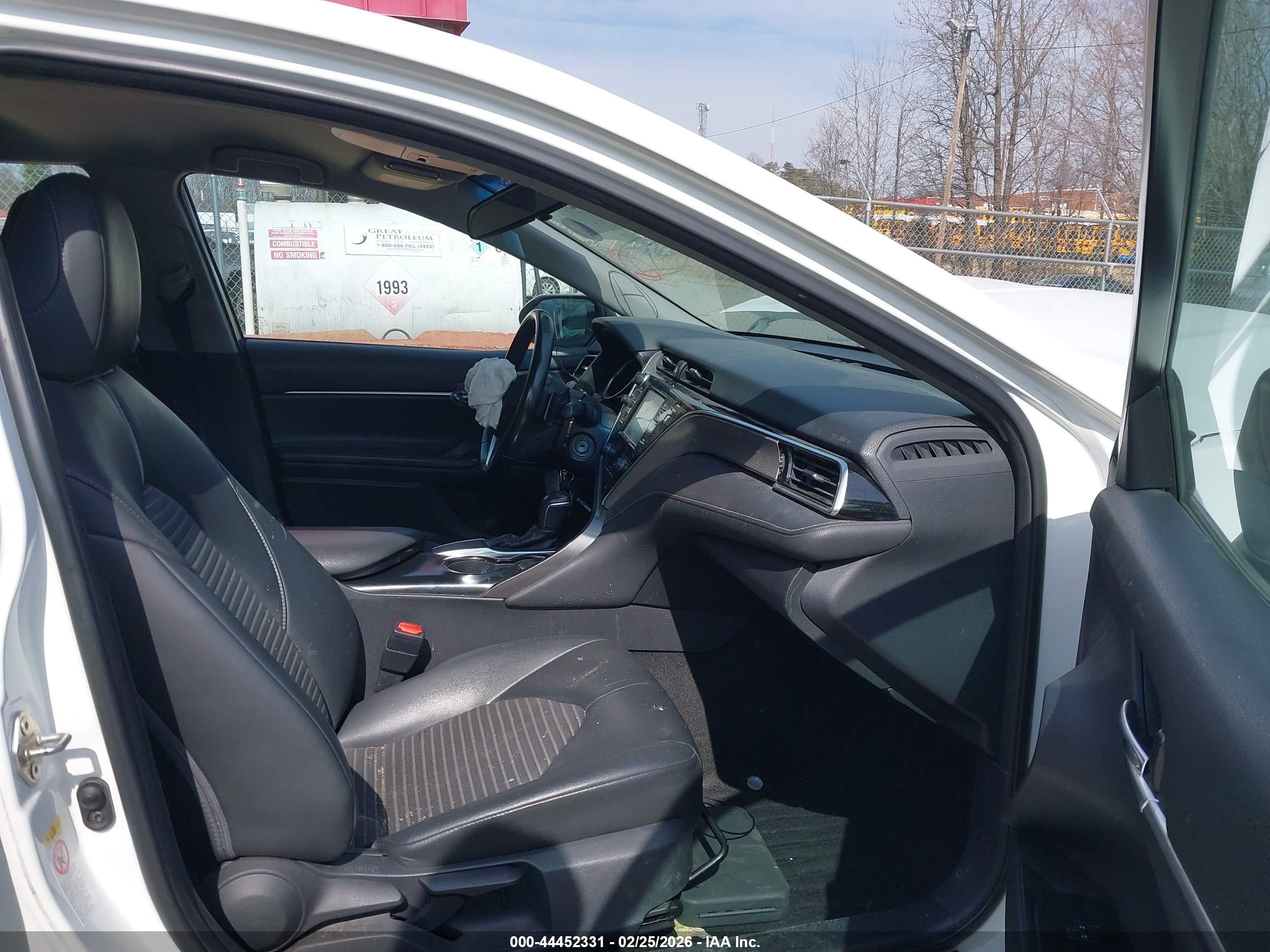 TOYOTA CAMRY image 5
