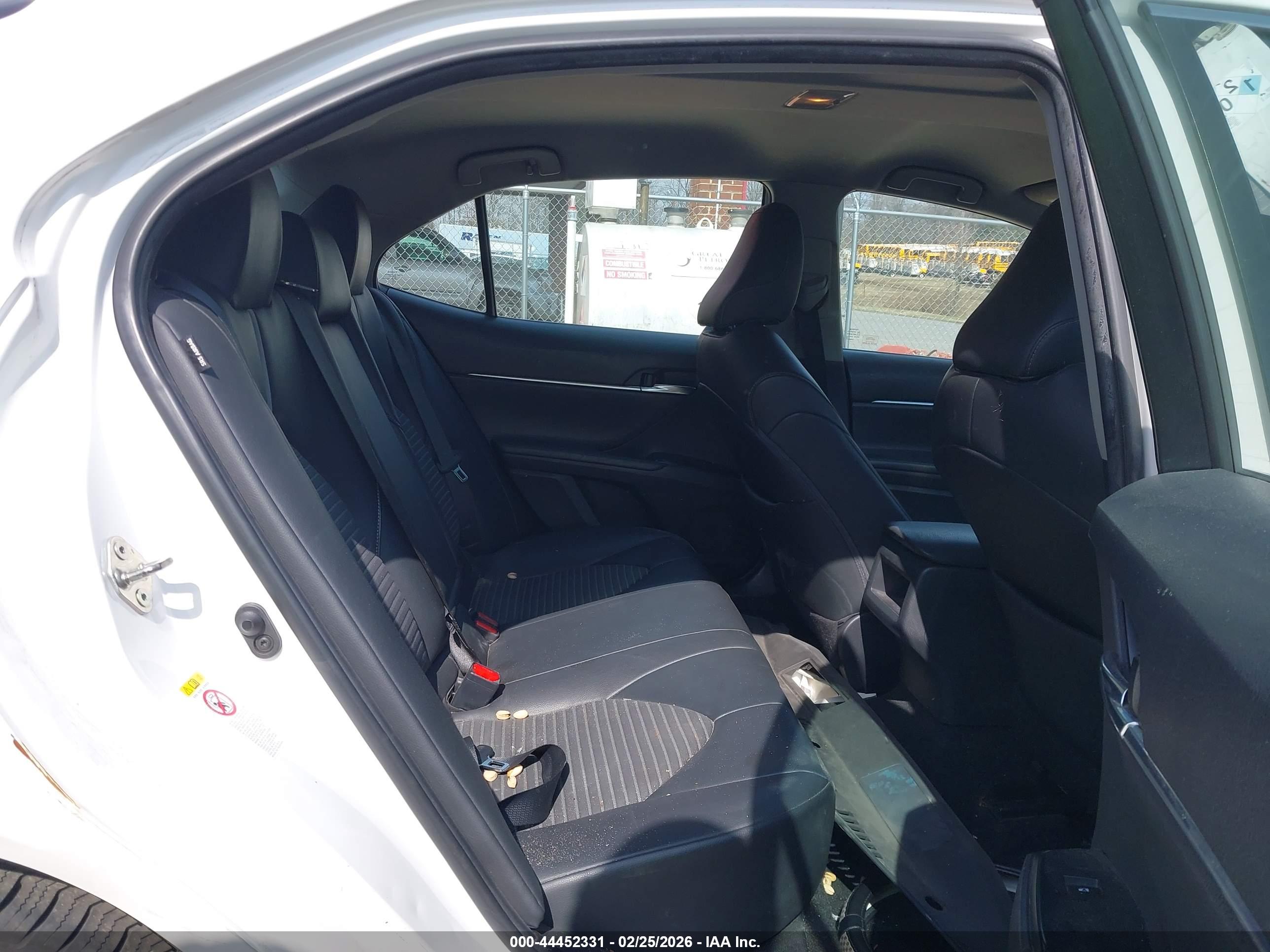 TOYOTA CAMRY image 8