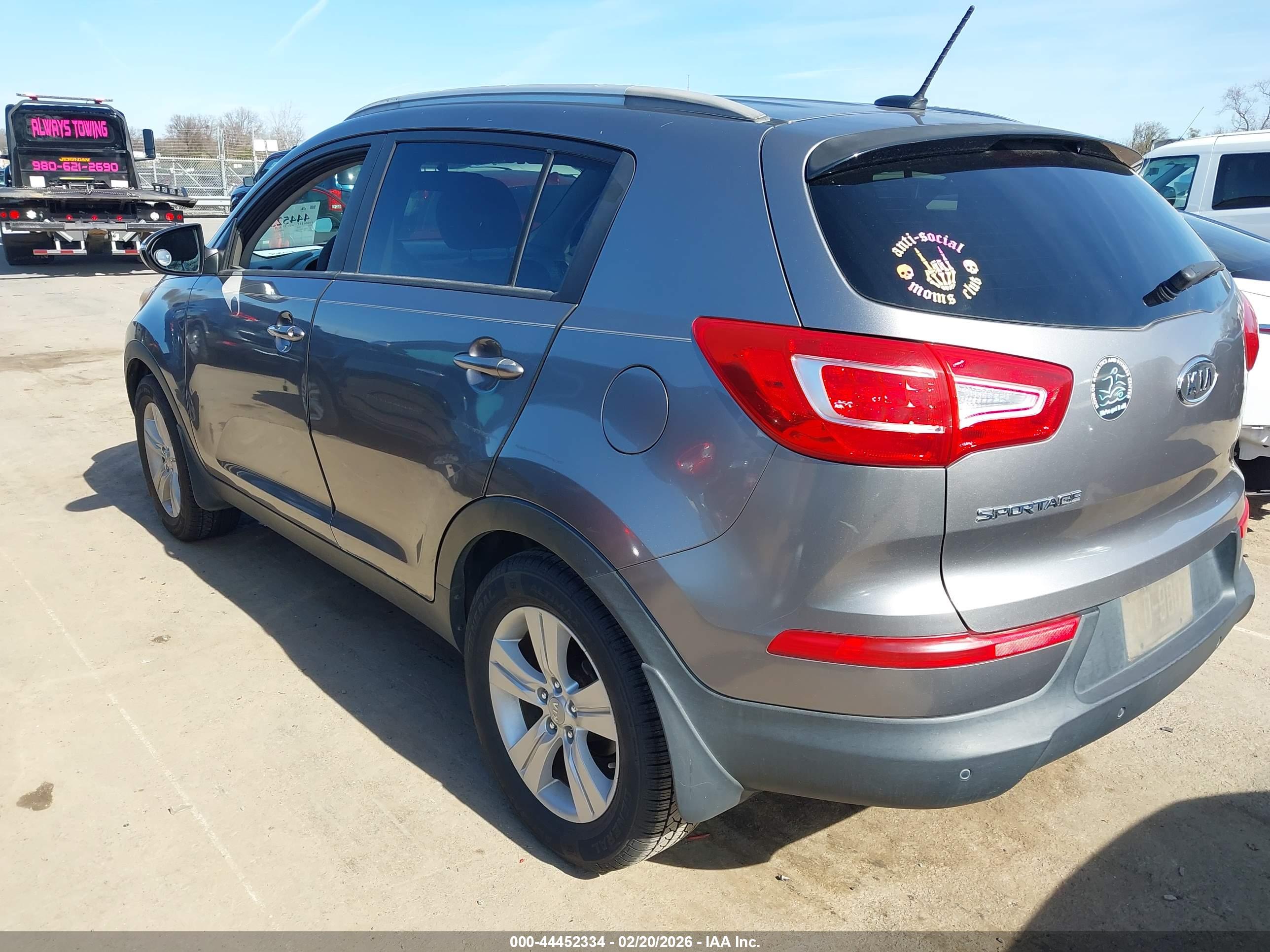 KIA SPORTAGE image 3