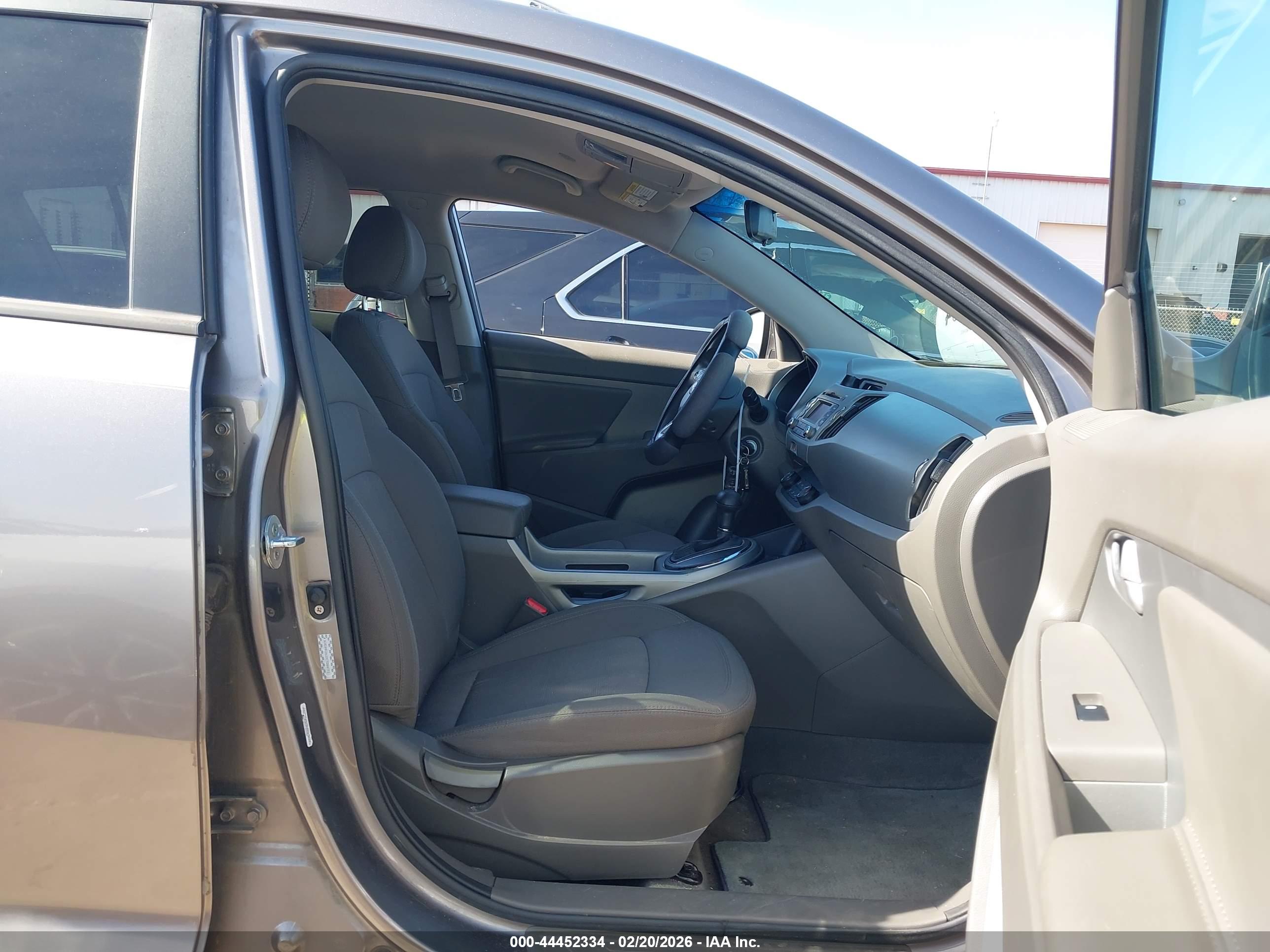 KIA SPORTAGE image 5