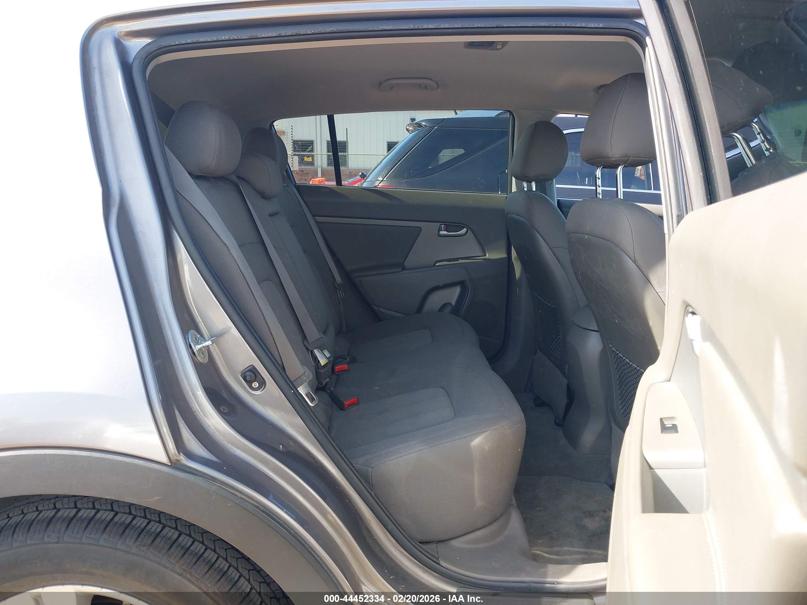 KIA SPORTAGE image 8