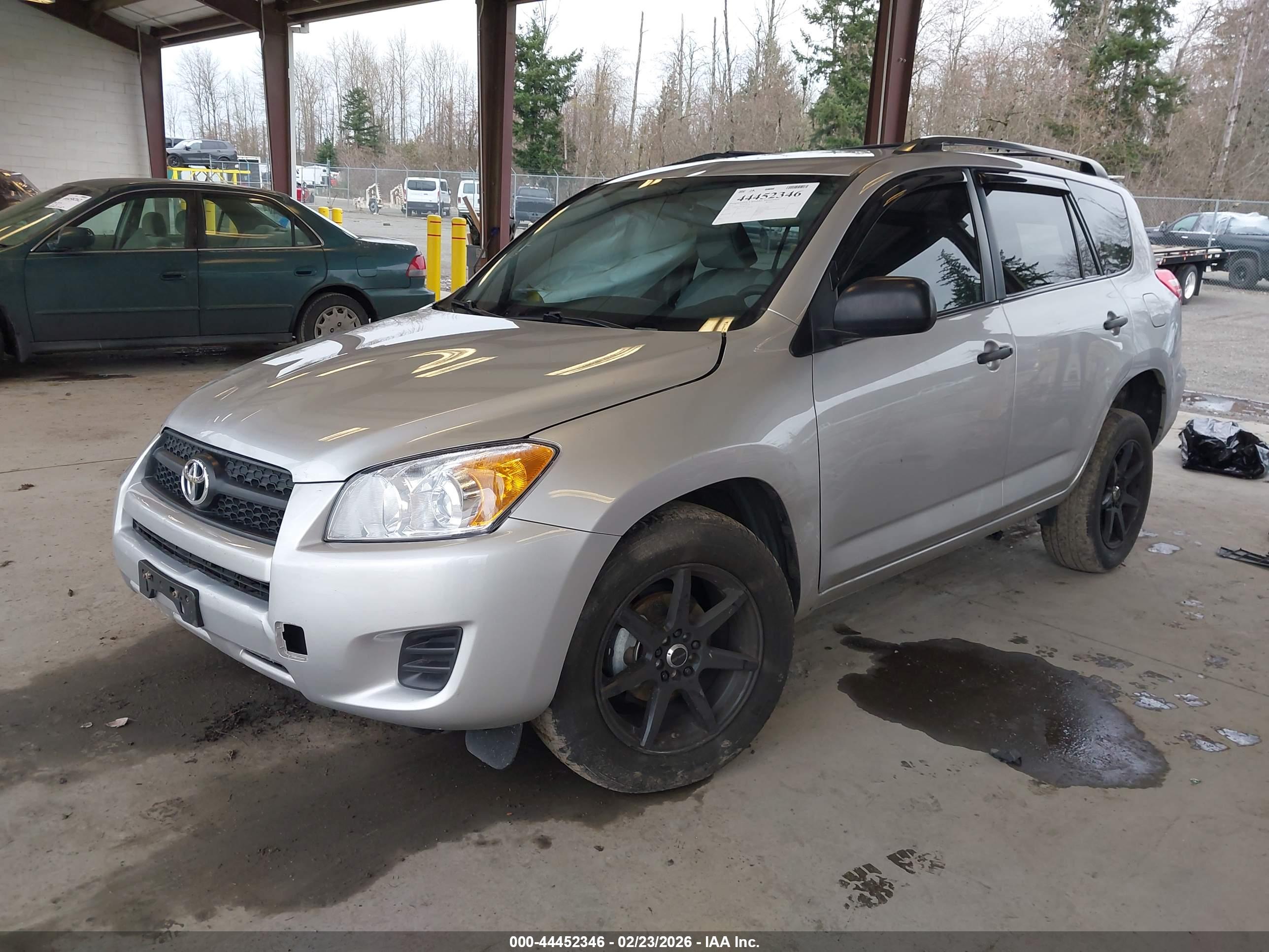 TOYOTA RAV4 image 2