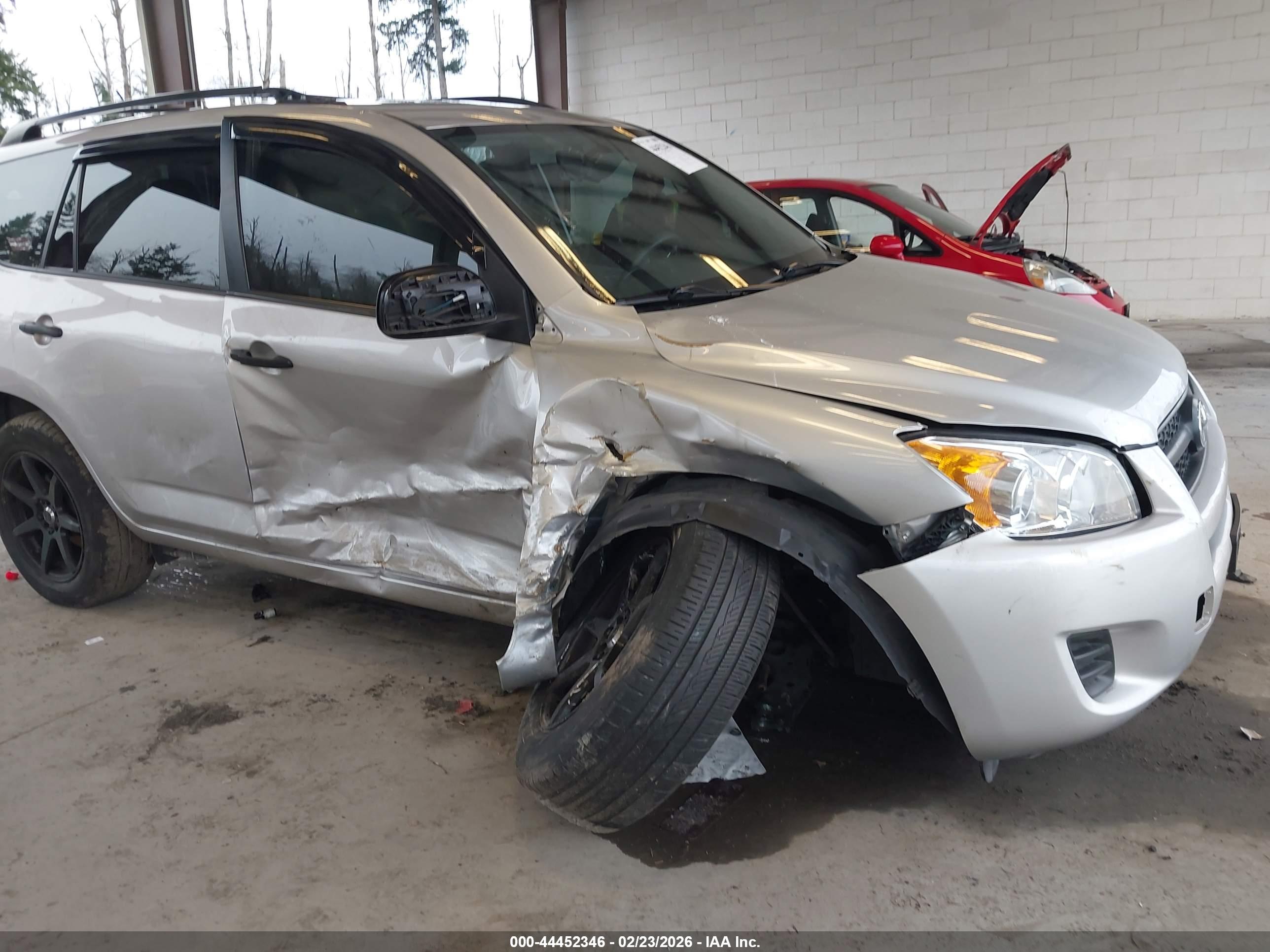 TOYOTA RAV4 image 6