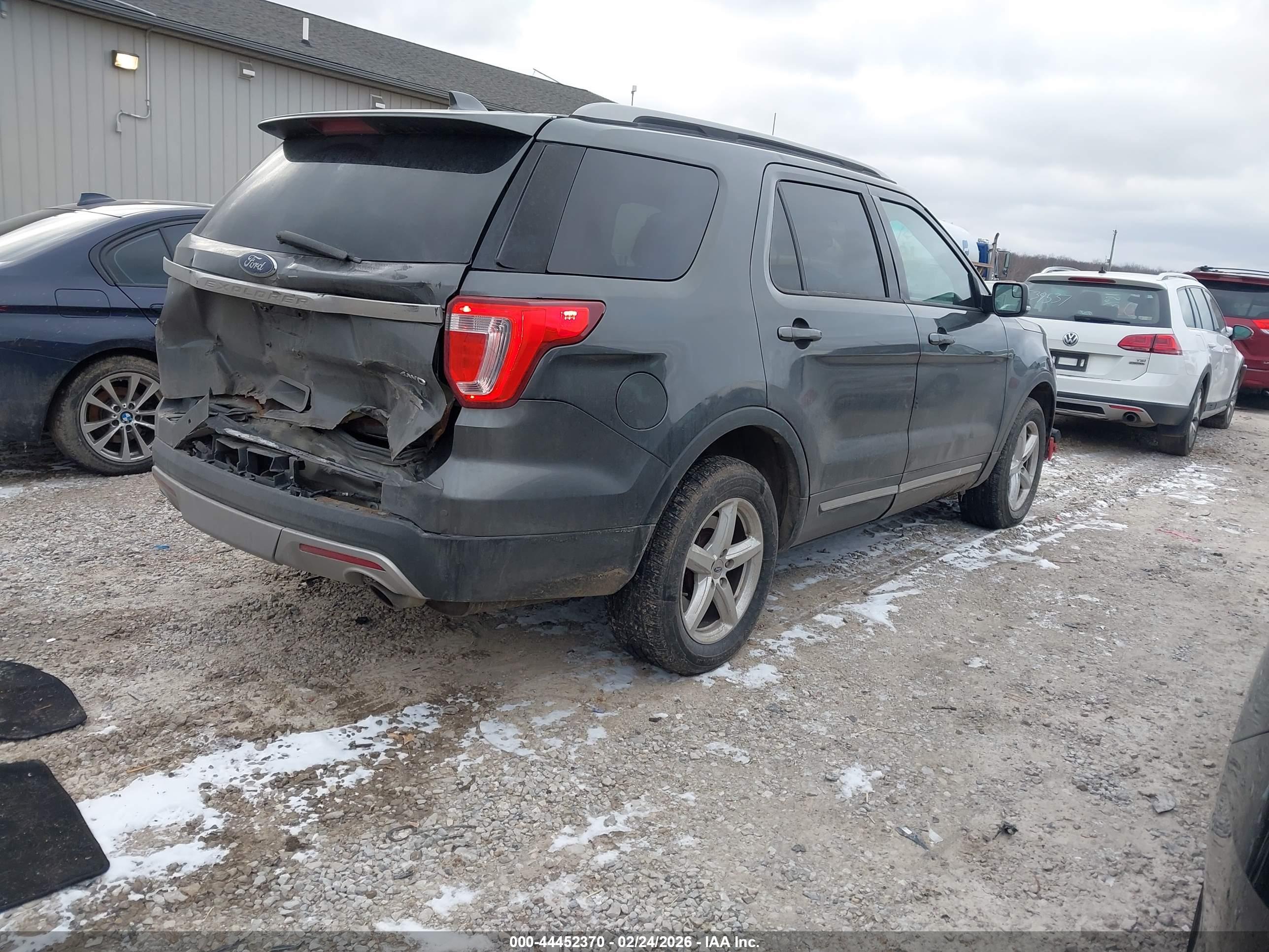 FORD EXPLORER image 4