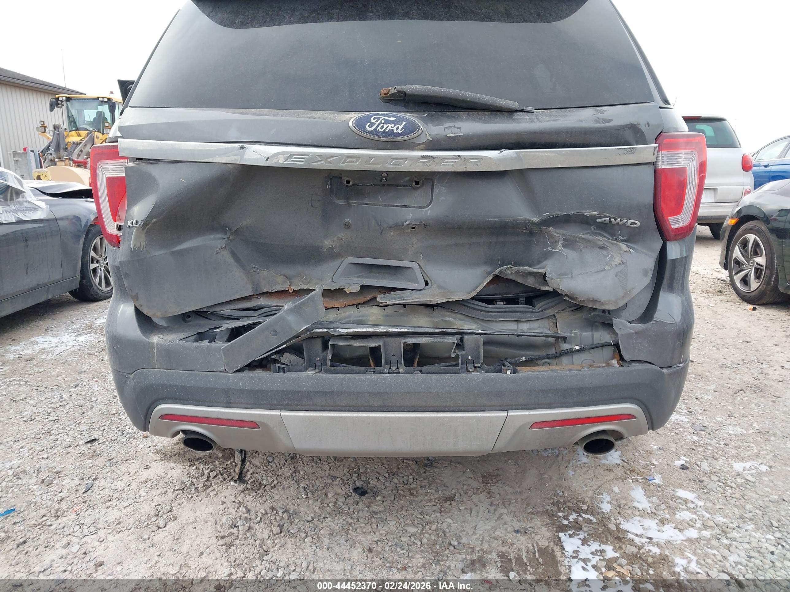 FORD EXPLORER image 6
