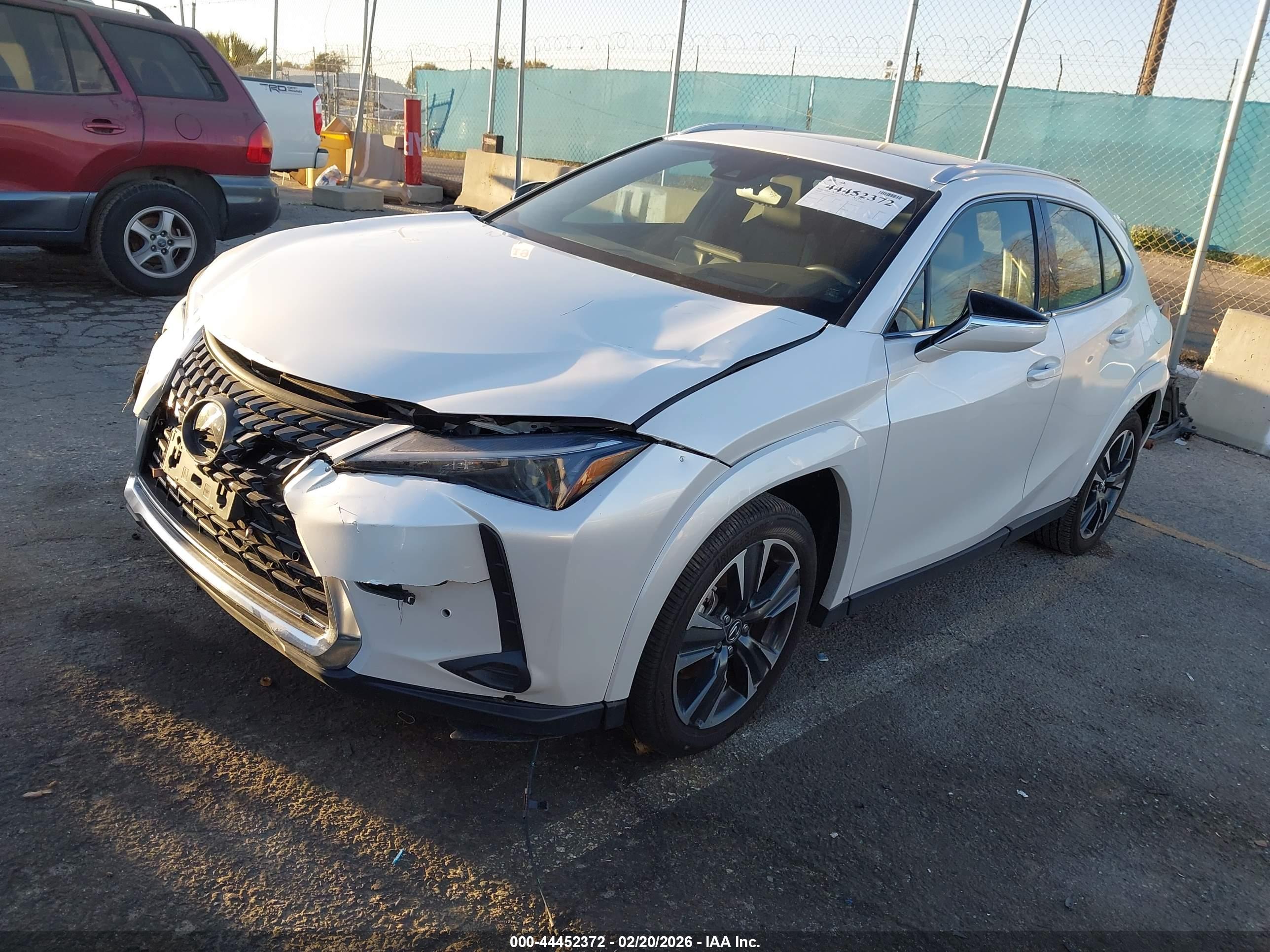 LEXUS UX image 2