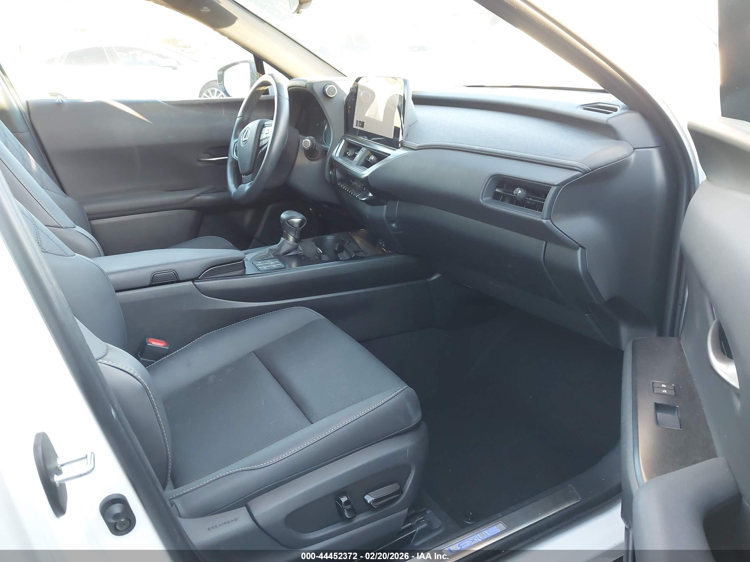 LEXUS UX image 5