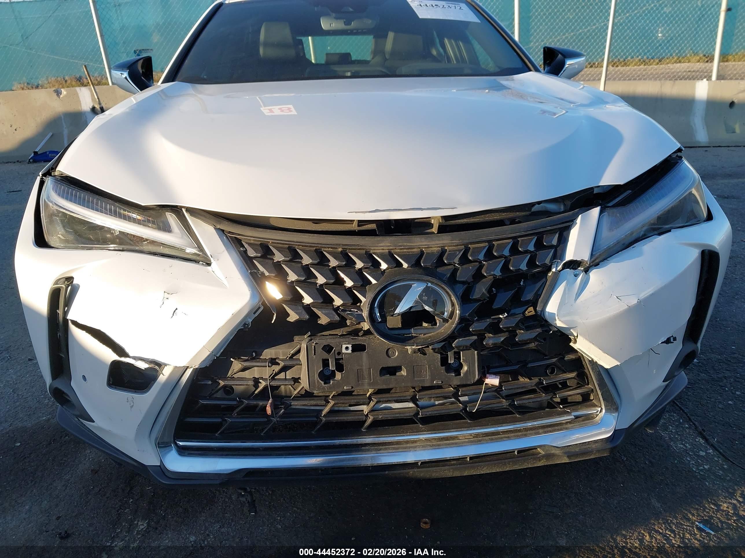LEXUS UX image 6