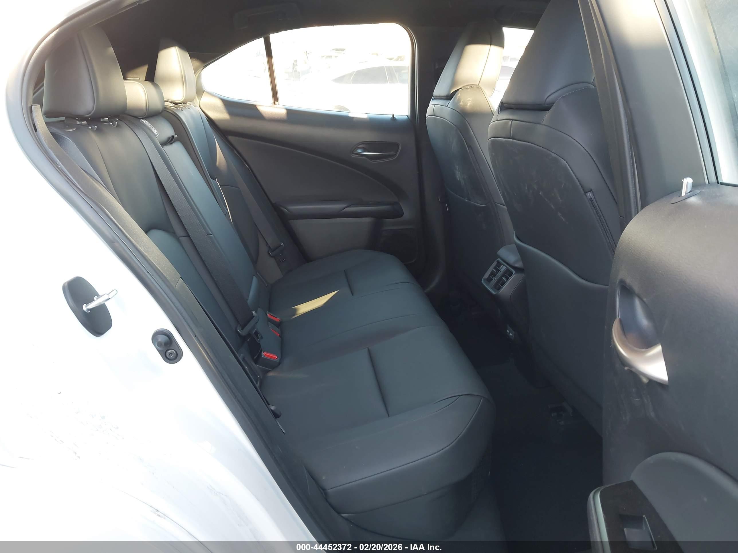 LEXUS UX image 8