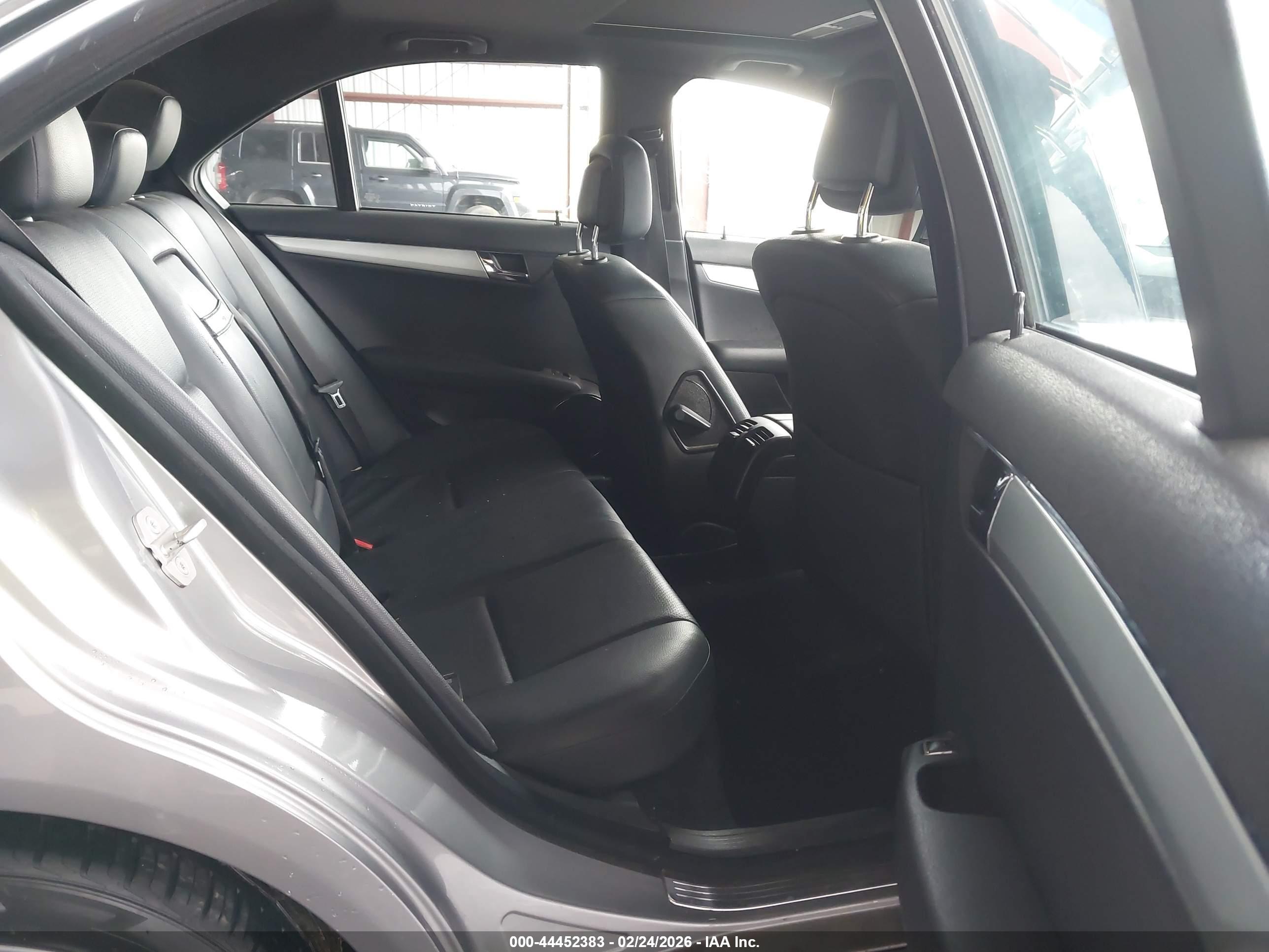 MERCEDES-BENZ C image 8