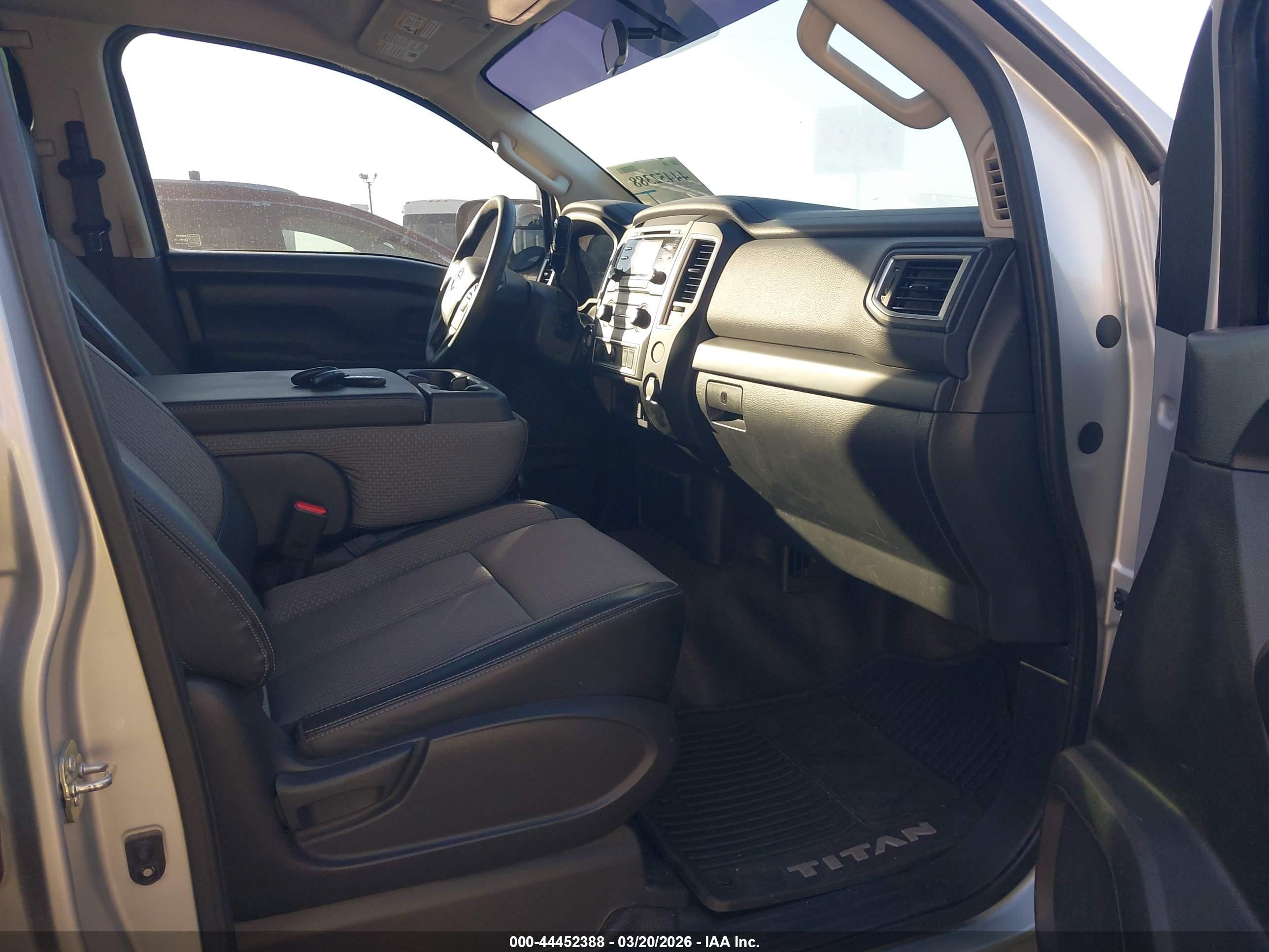 NISSAN TITAN image 5