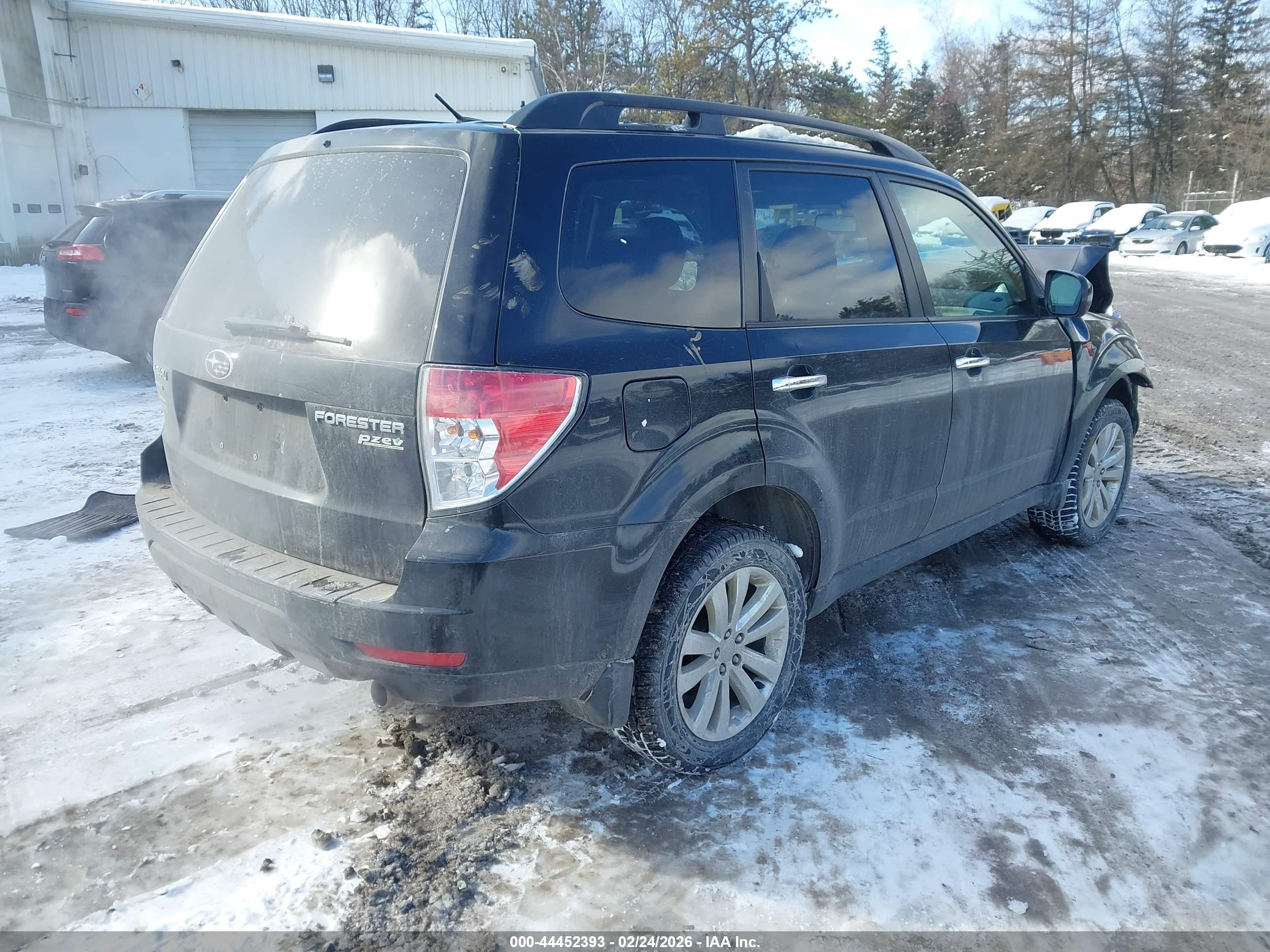 SUBARU FORESTER image 4