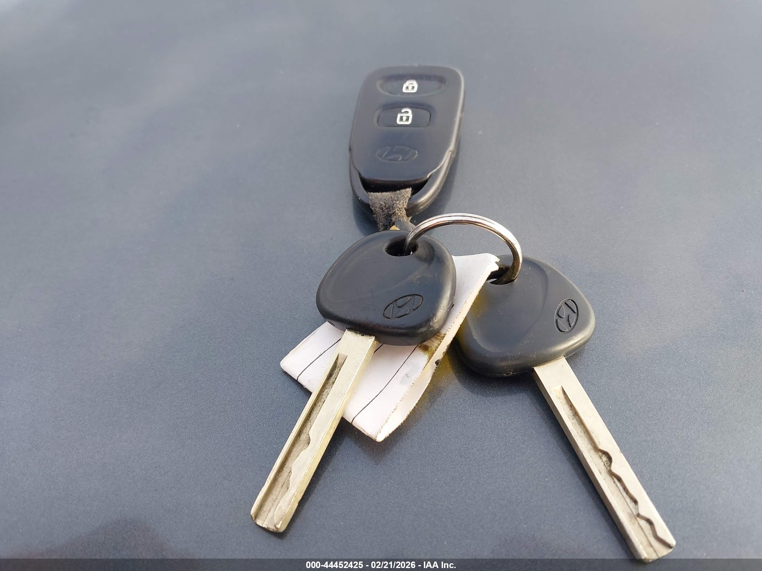 HYUNDAI ACCENT image 11