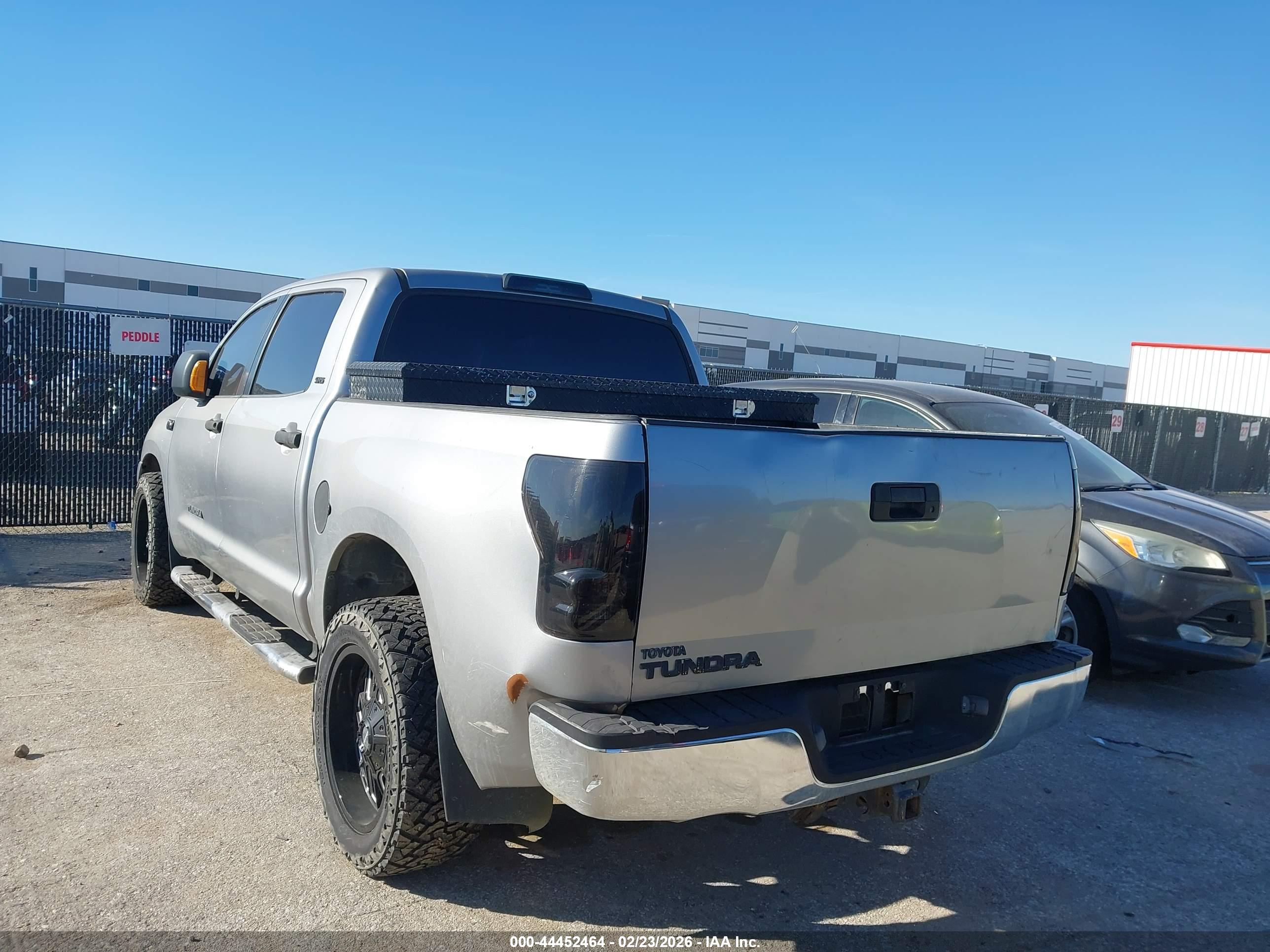 TOYOTA TUNDRA image 3