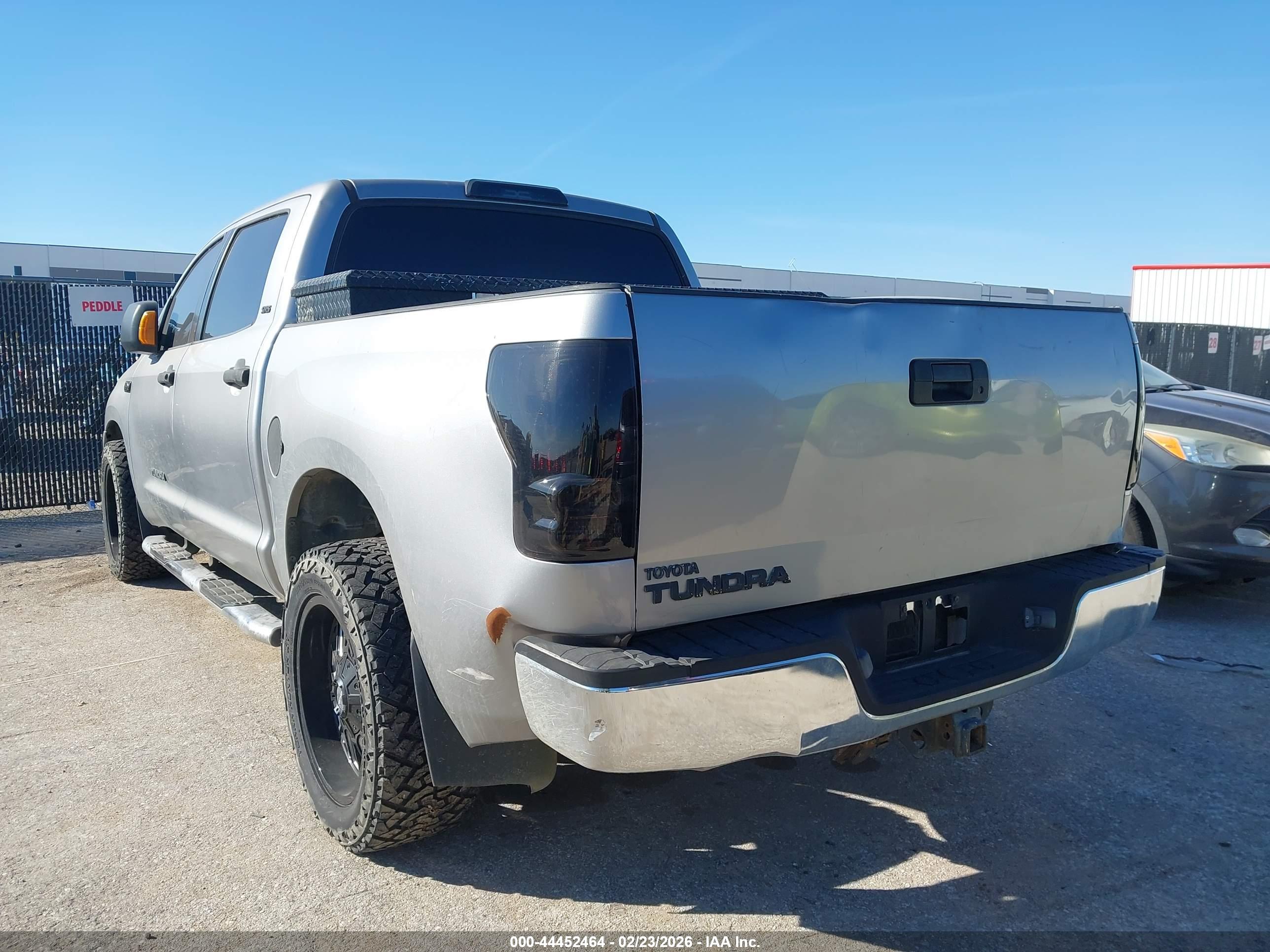 TOYOTA TUNDRA image 6