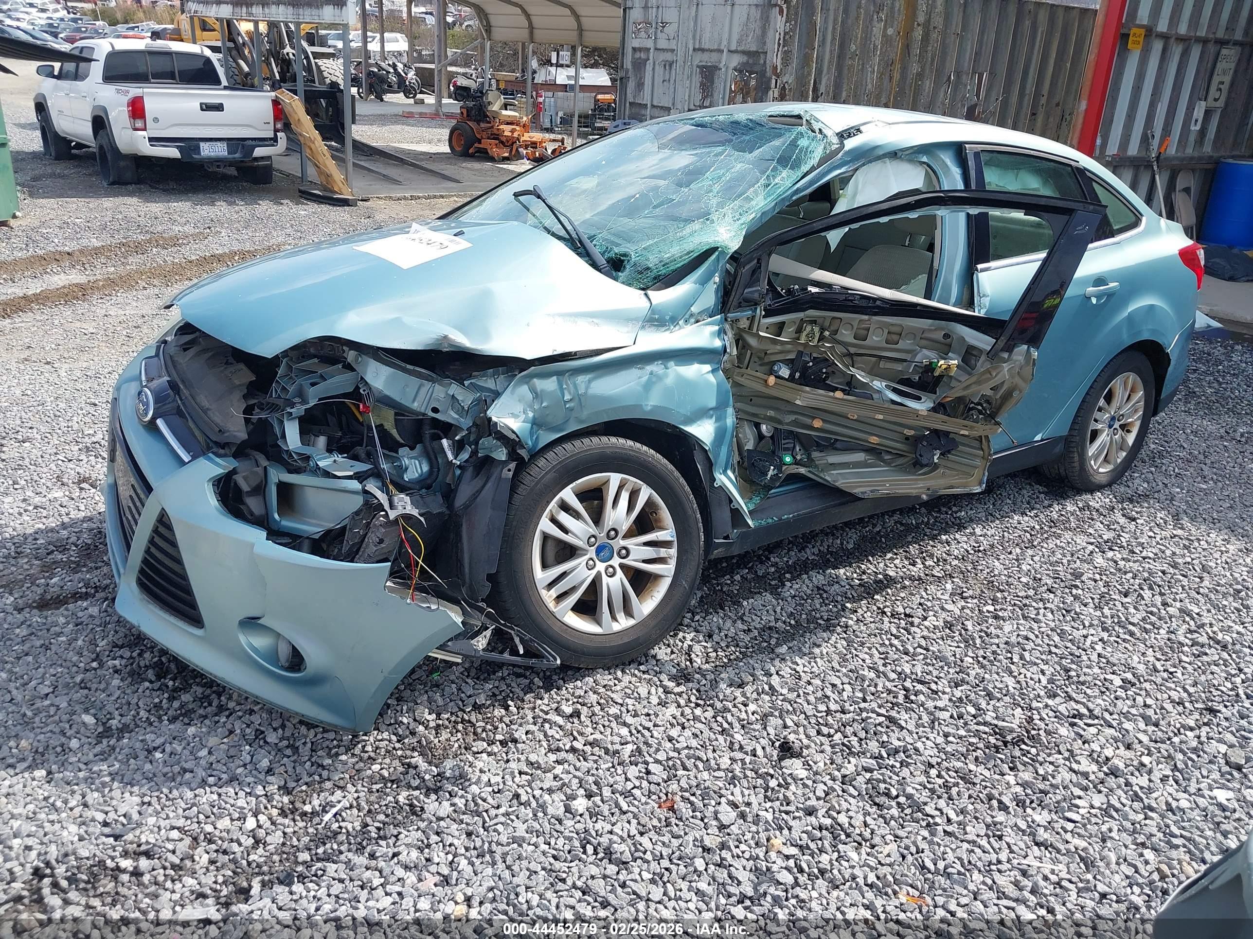 FORD FOCUS image 2
