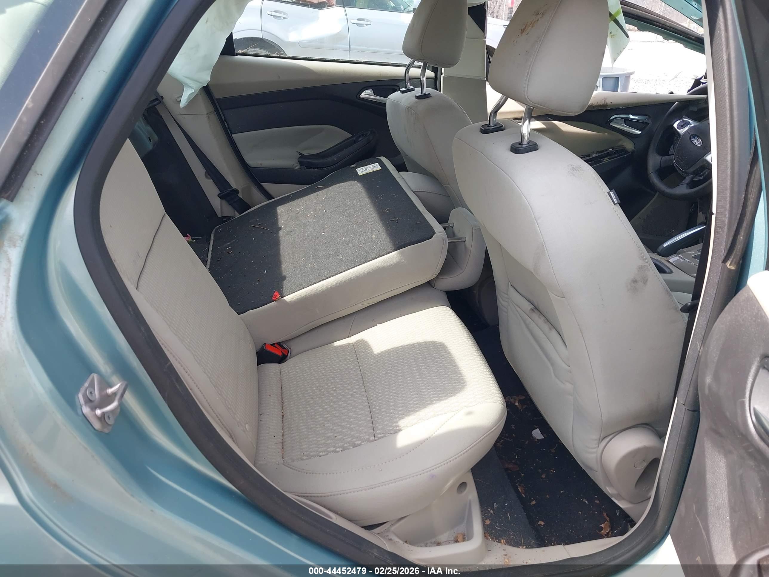 FORD FOCUS image 8