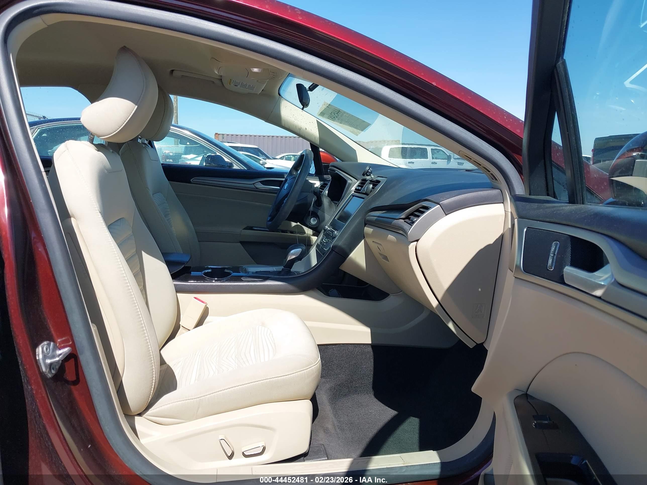 FORD FUSION image 5