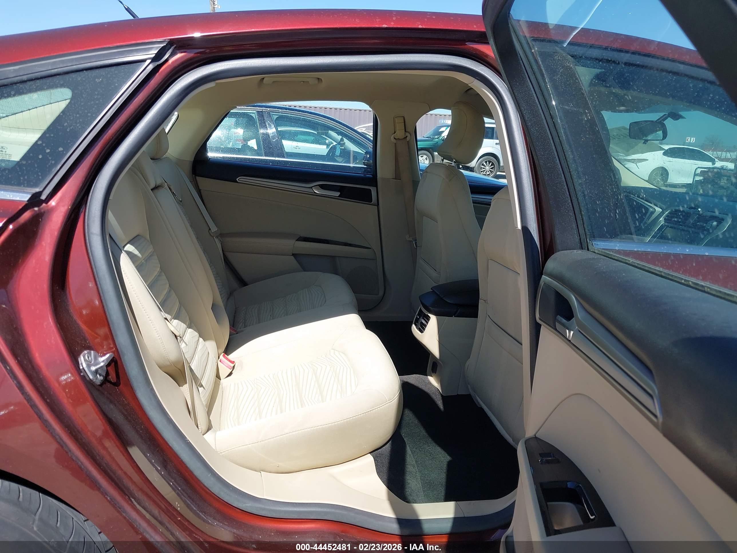 FORD FUSION image 8