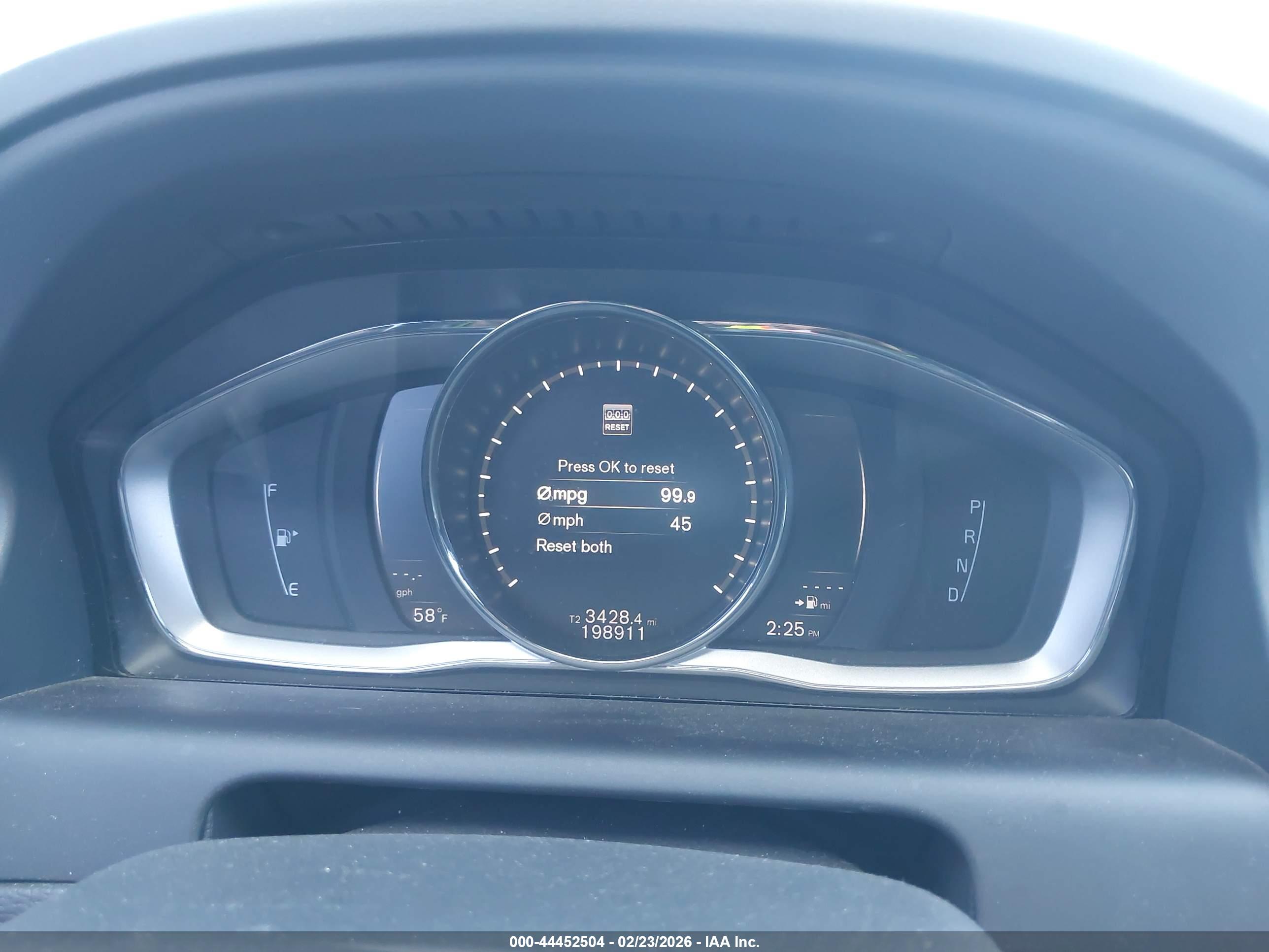 VOLVO XC60 image 7