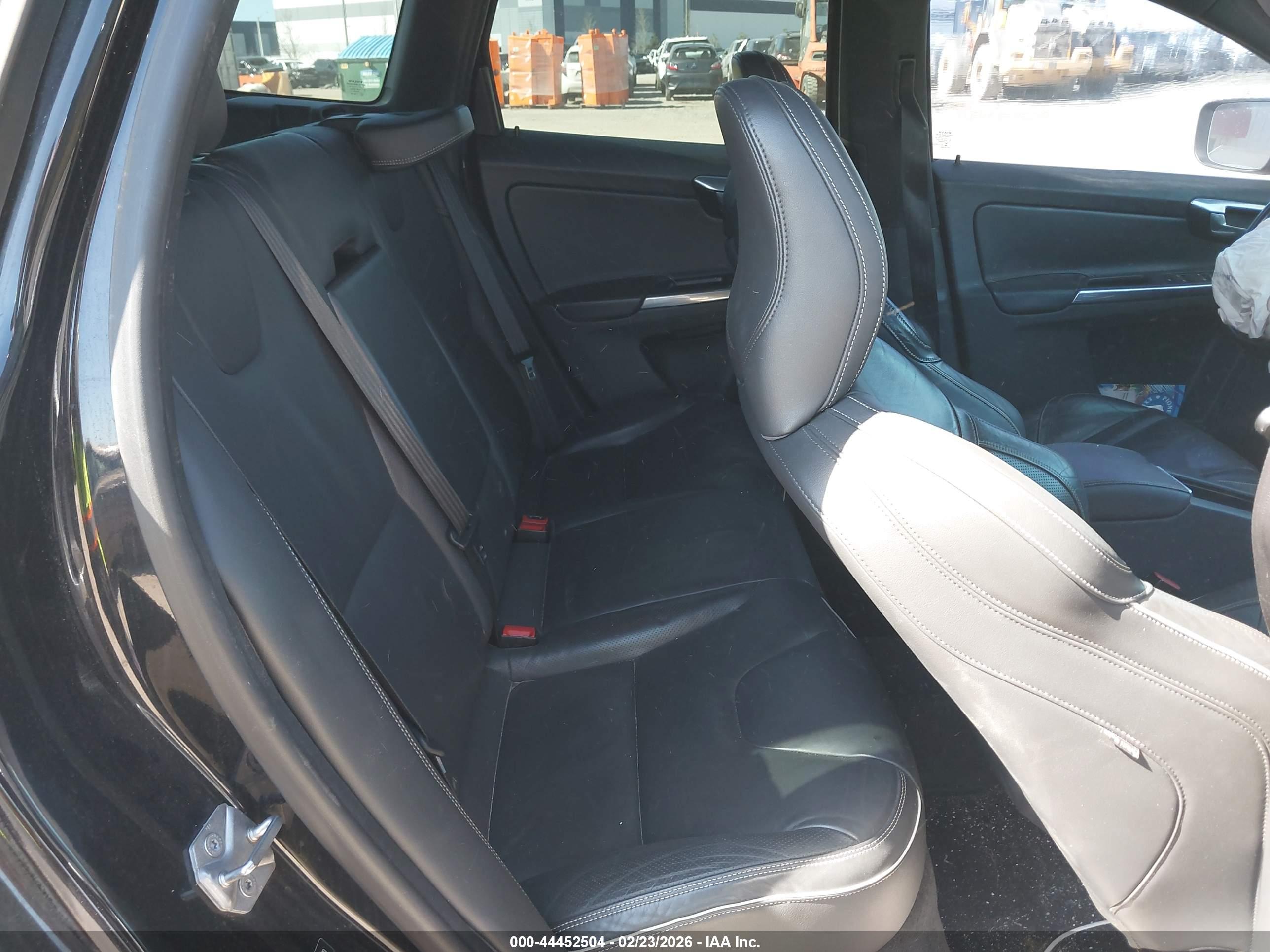 VOLVO XC60 image 8
