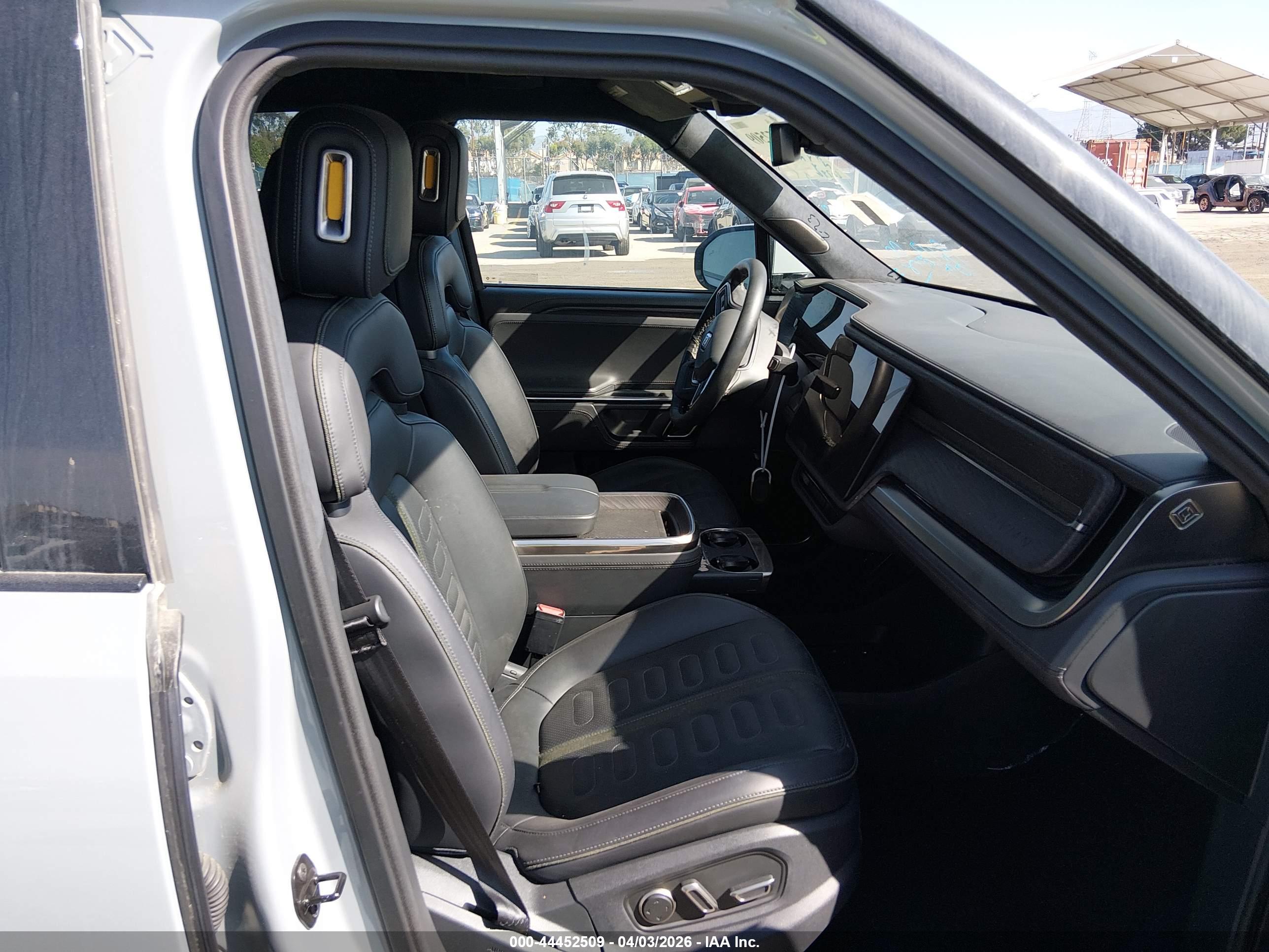 RIVIAN R1S image 5