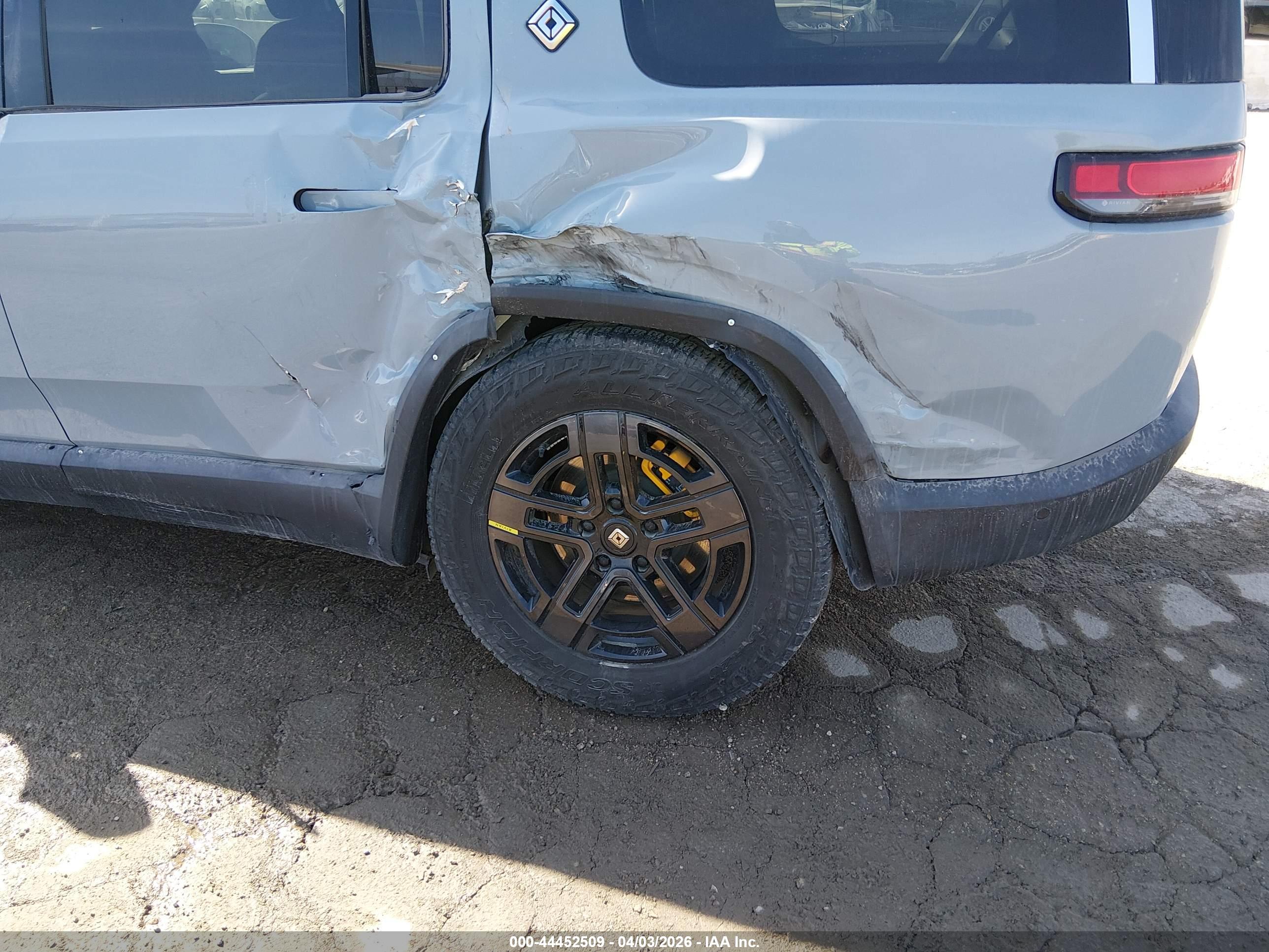 RIVIAN R1S image 6