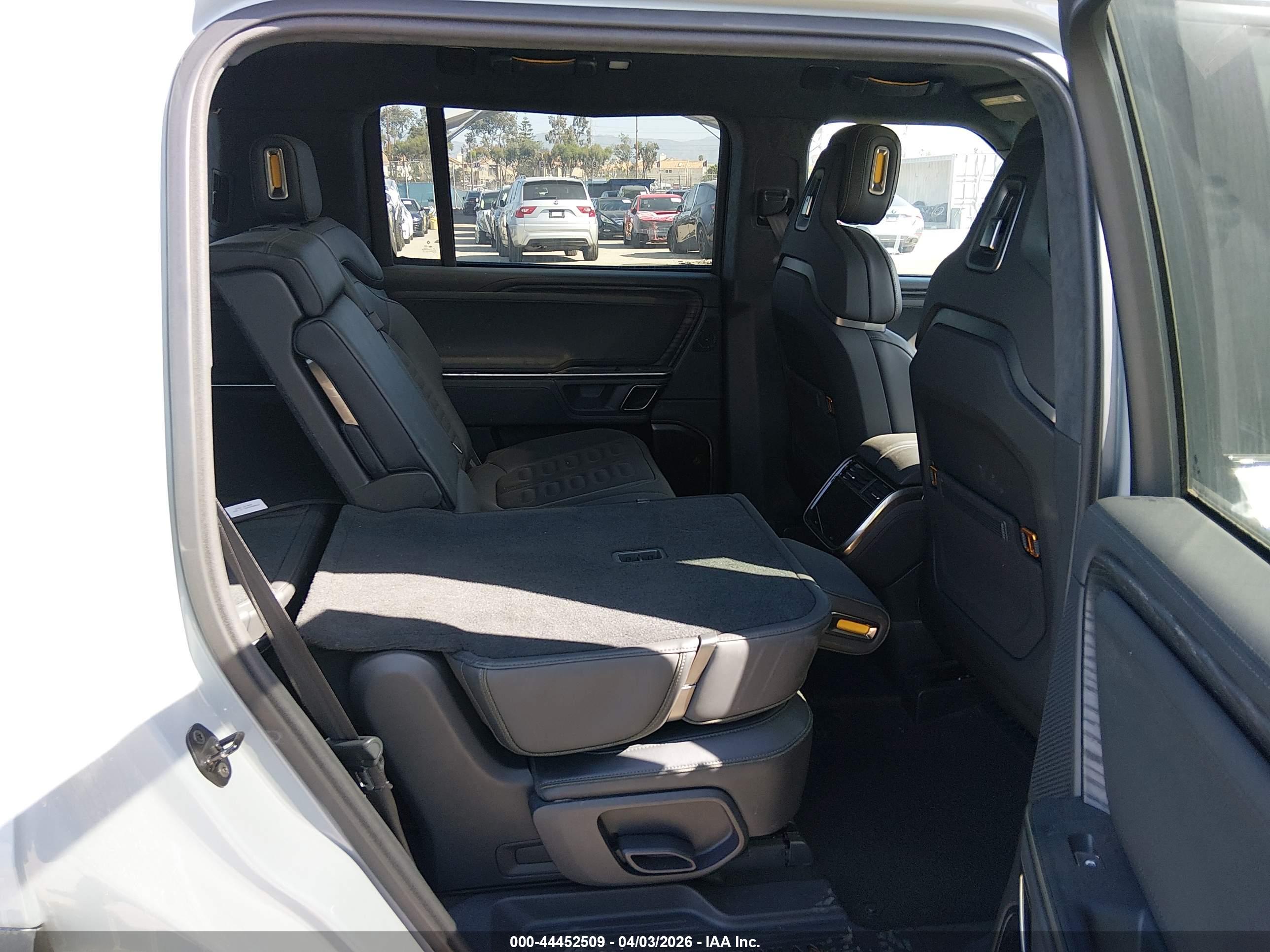 RIVIAN R1S image 8