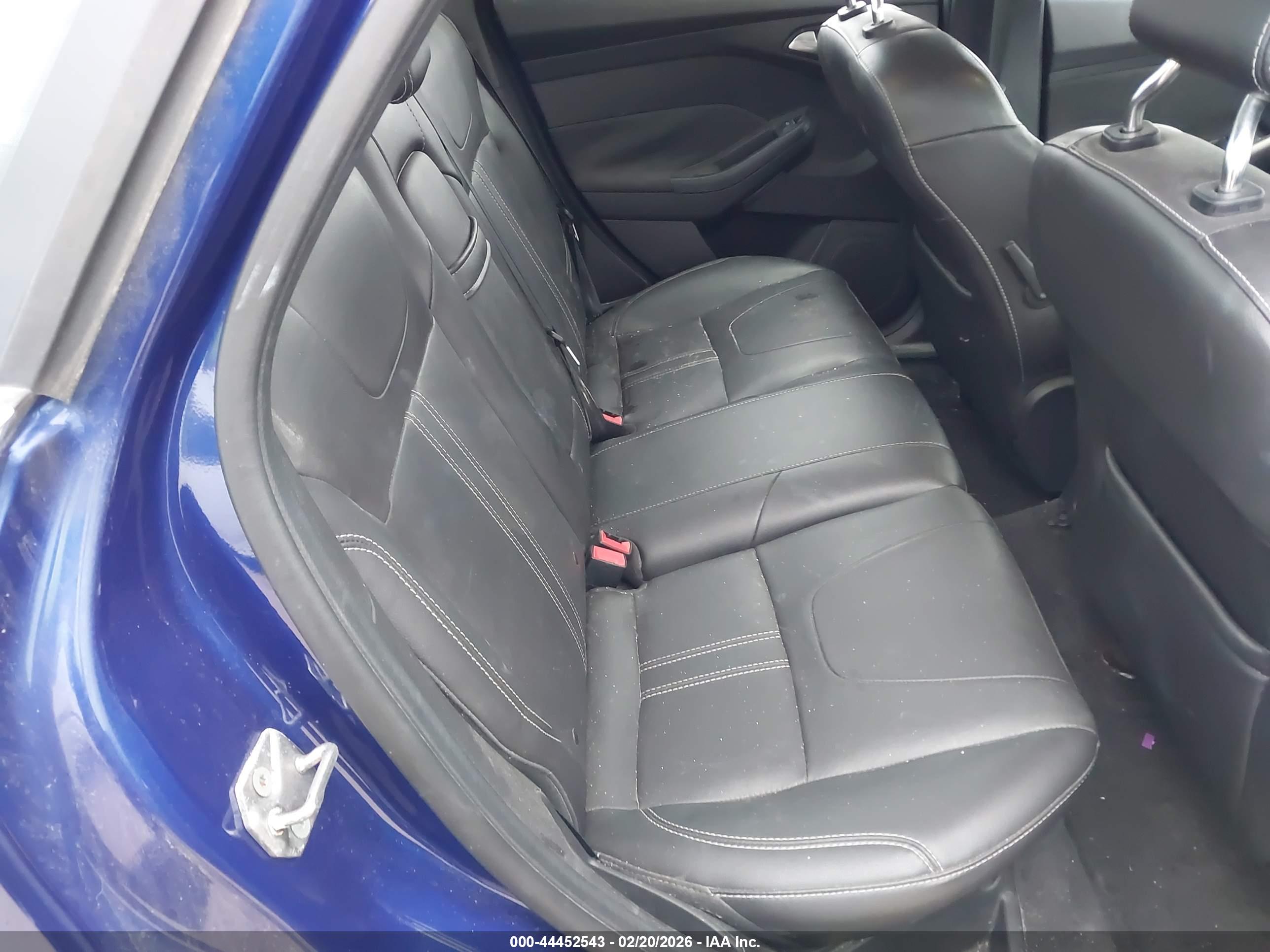 FORD FOCUS image 8
