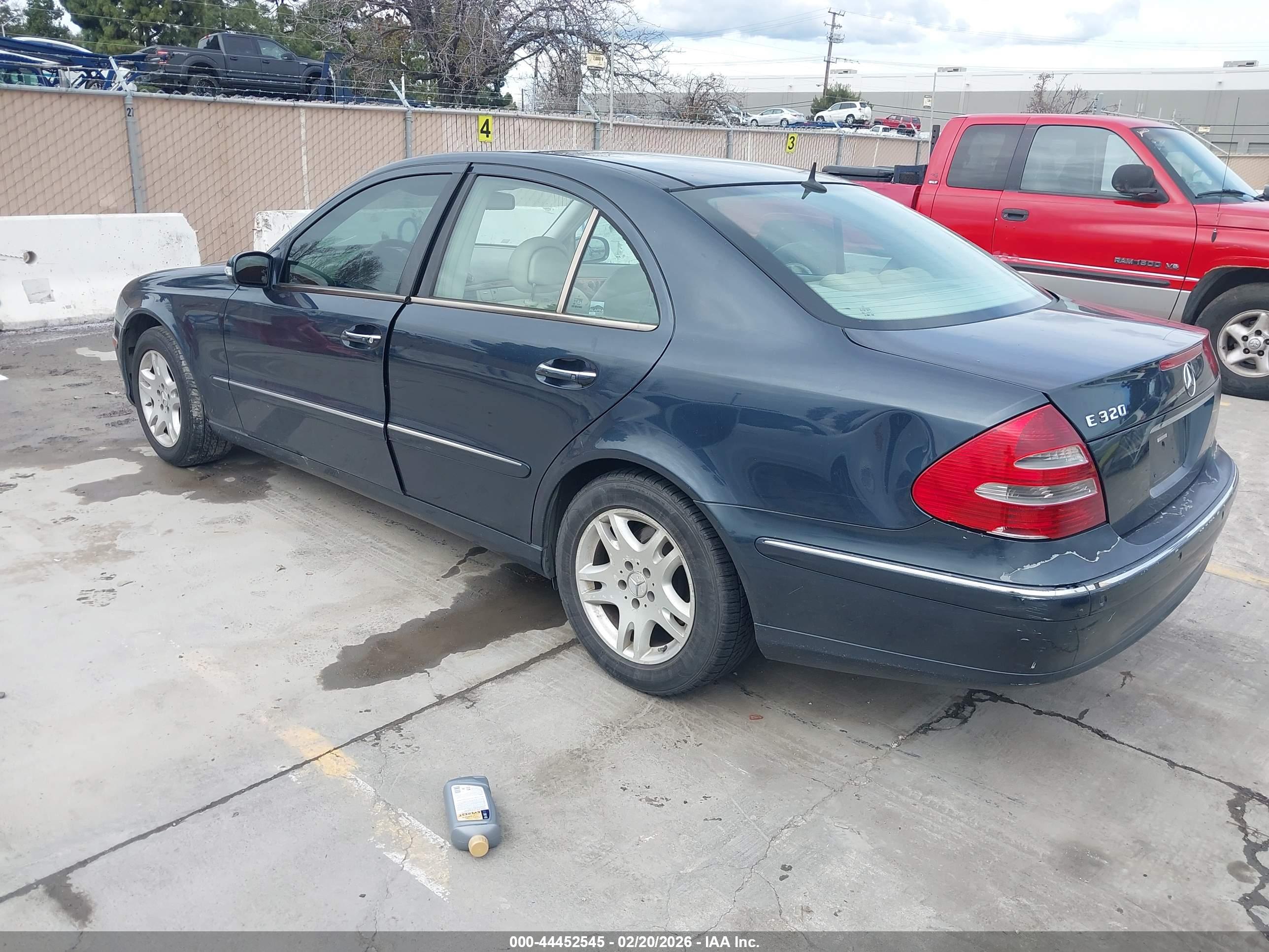 MERCEDES-BENZ E image 3