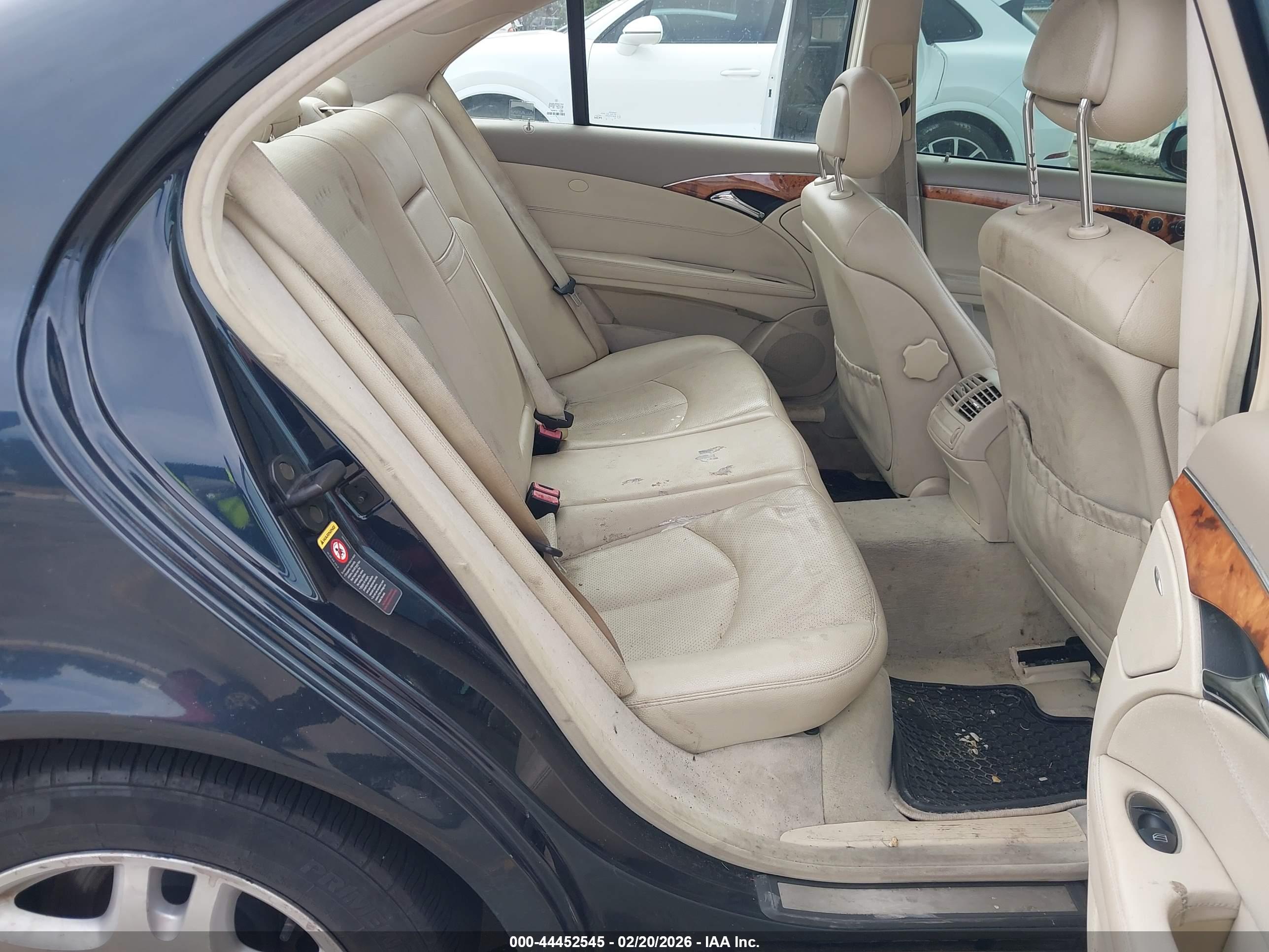 MERCEDES-BENZ E image 8