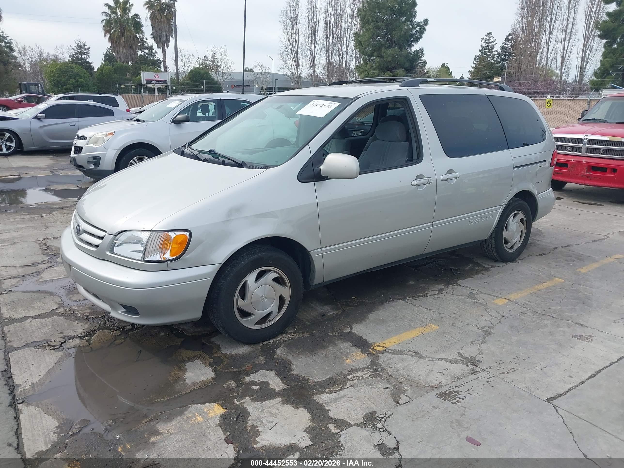 TOYOTA SIENNA image 2