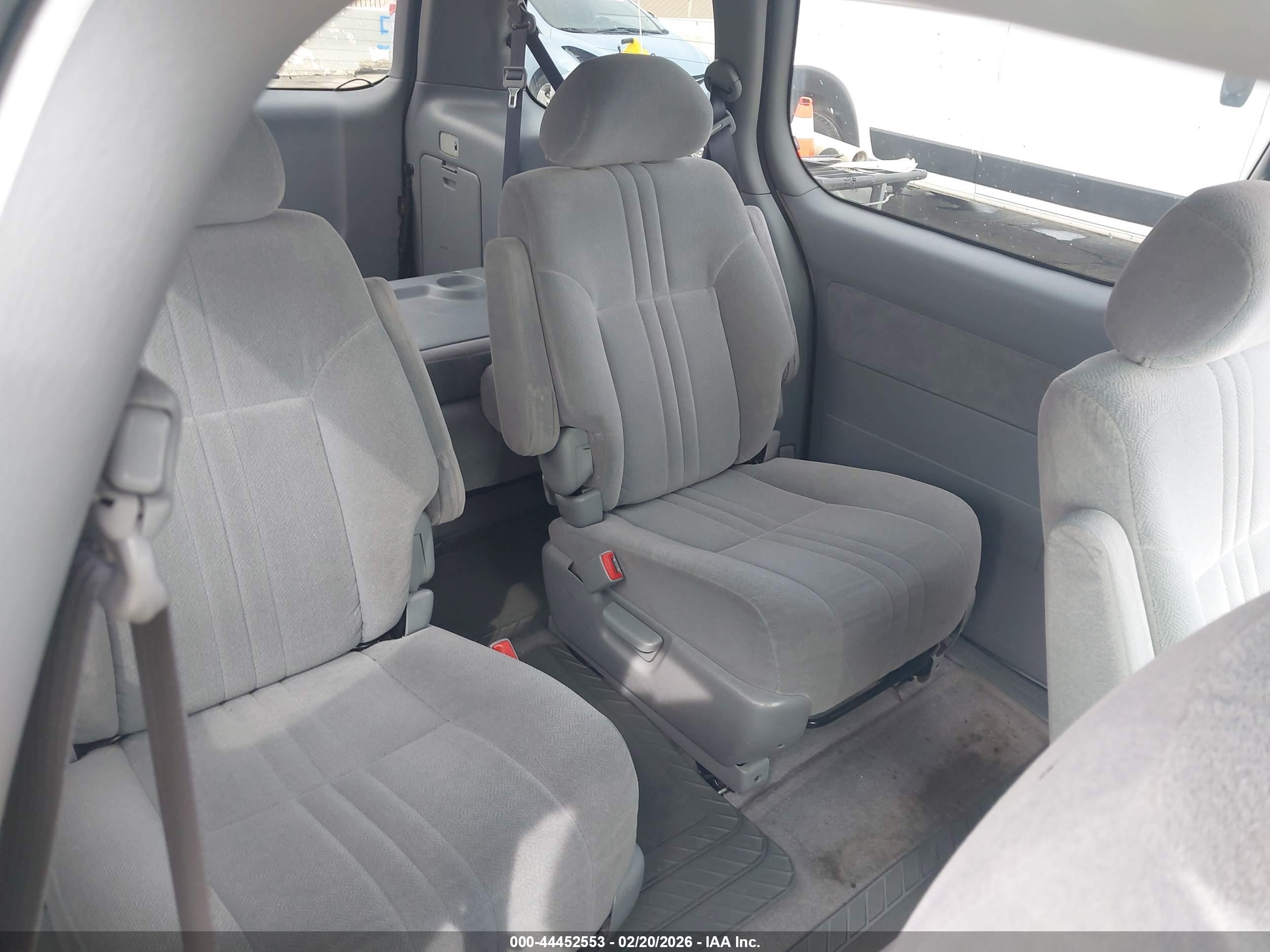 TOYOTA SIENNA image 8
