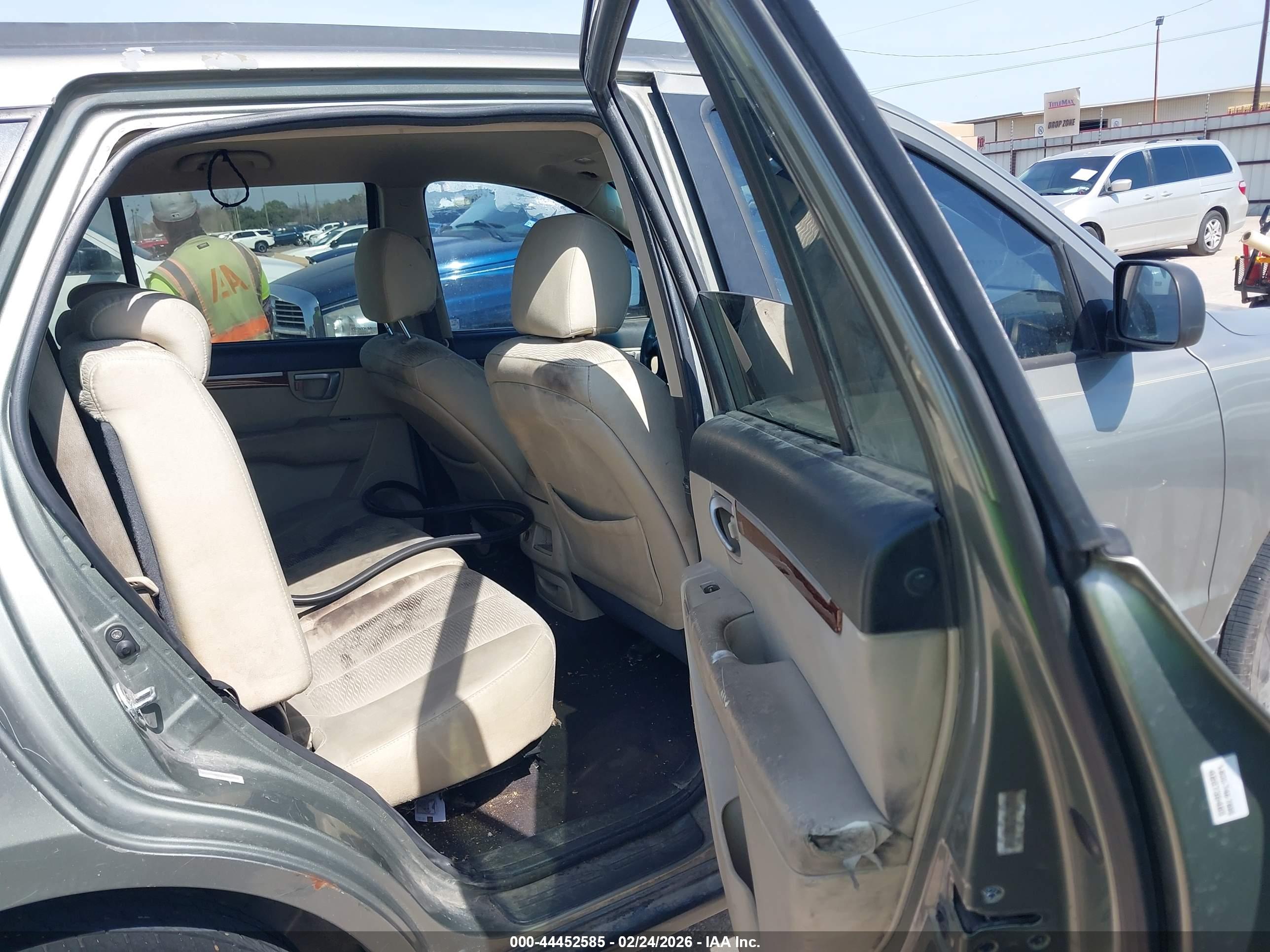 HYUNDAI SANTA image 8