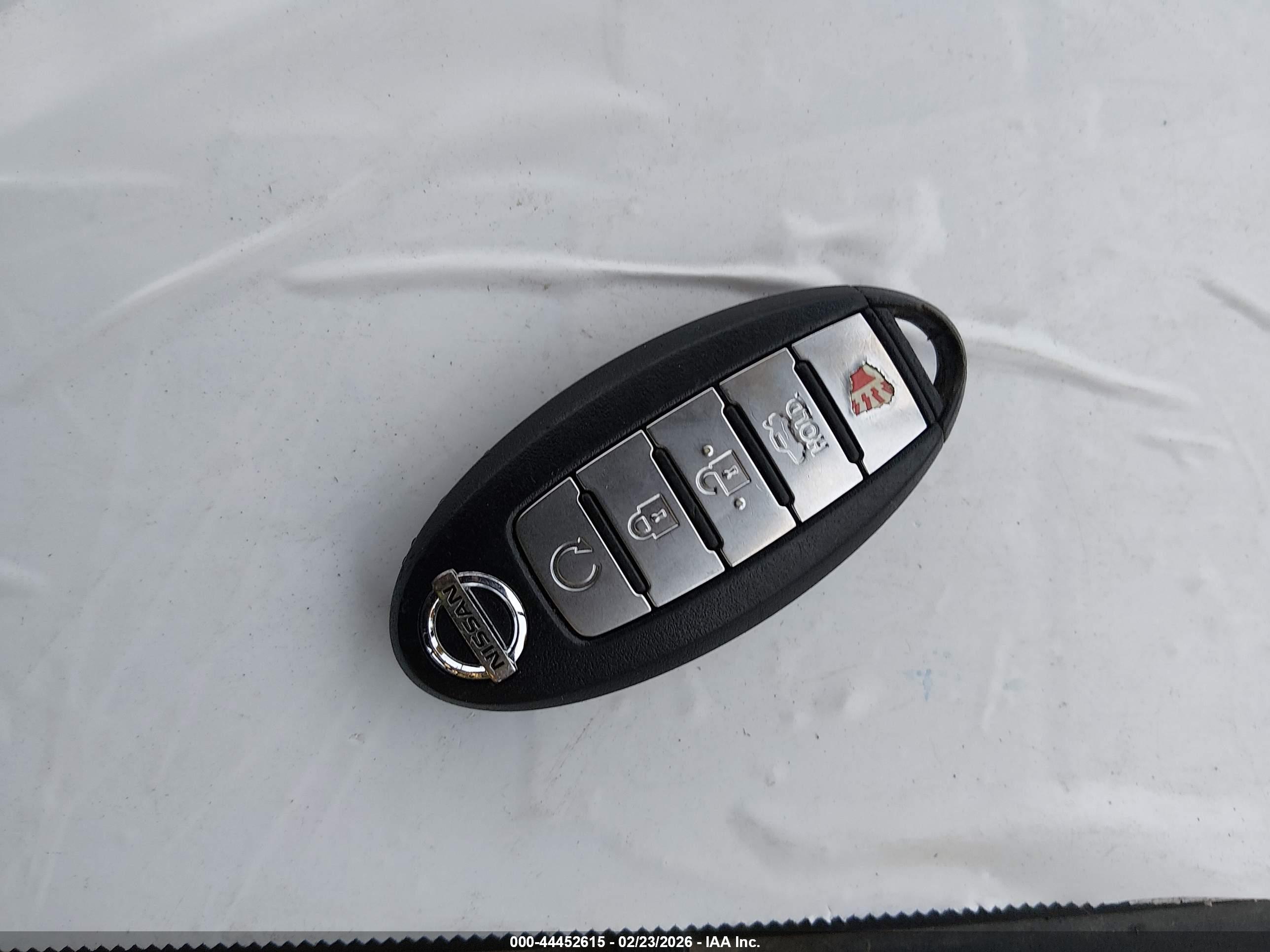 NISSAN MAXIMA image 11