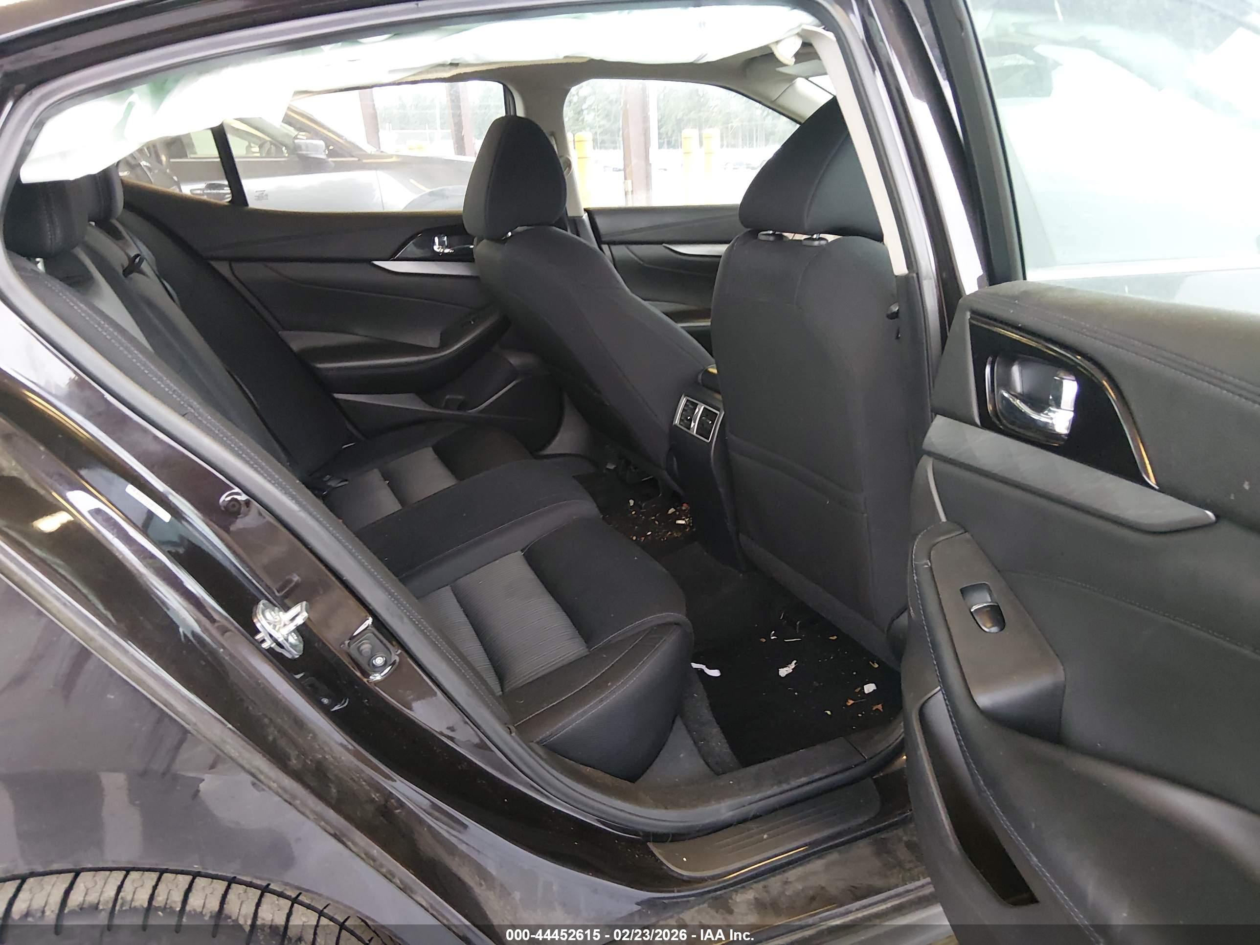 NISSAN MAXIMA image 8