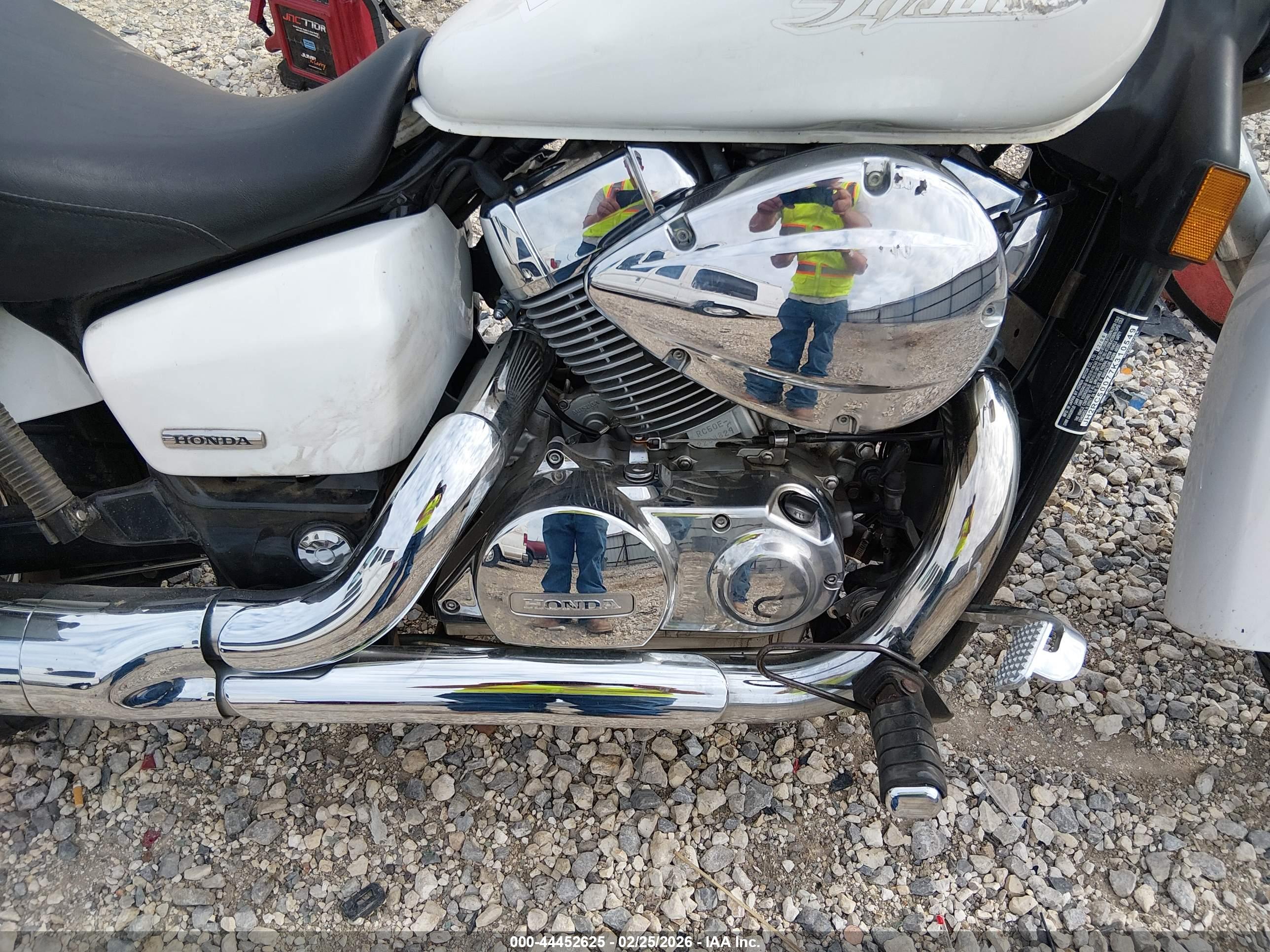 HONDA VT750 image 8