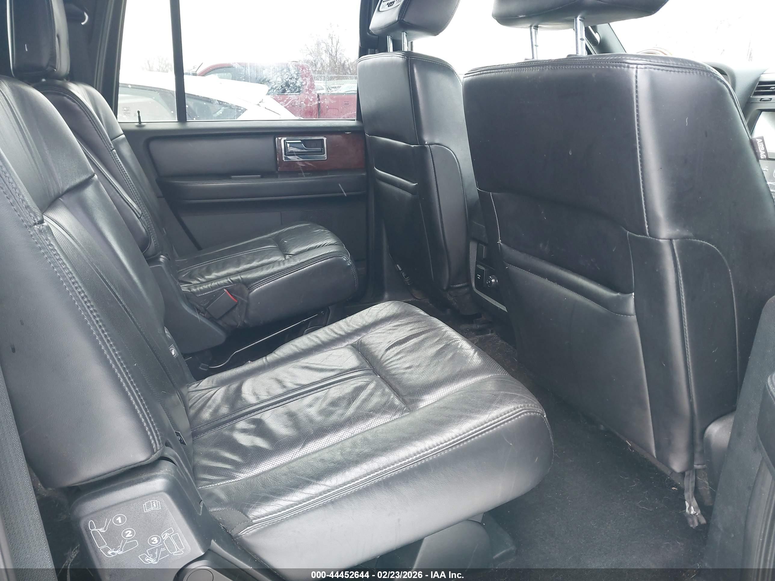 LINCOLN NAVIGATOR image 8