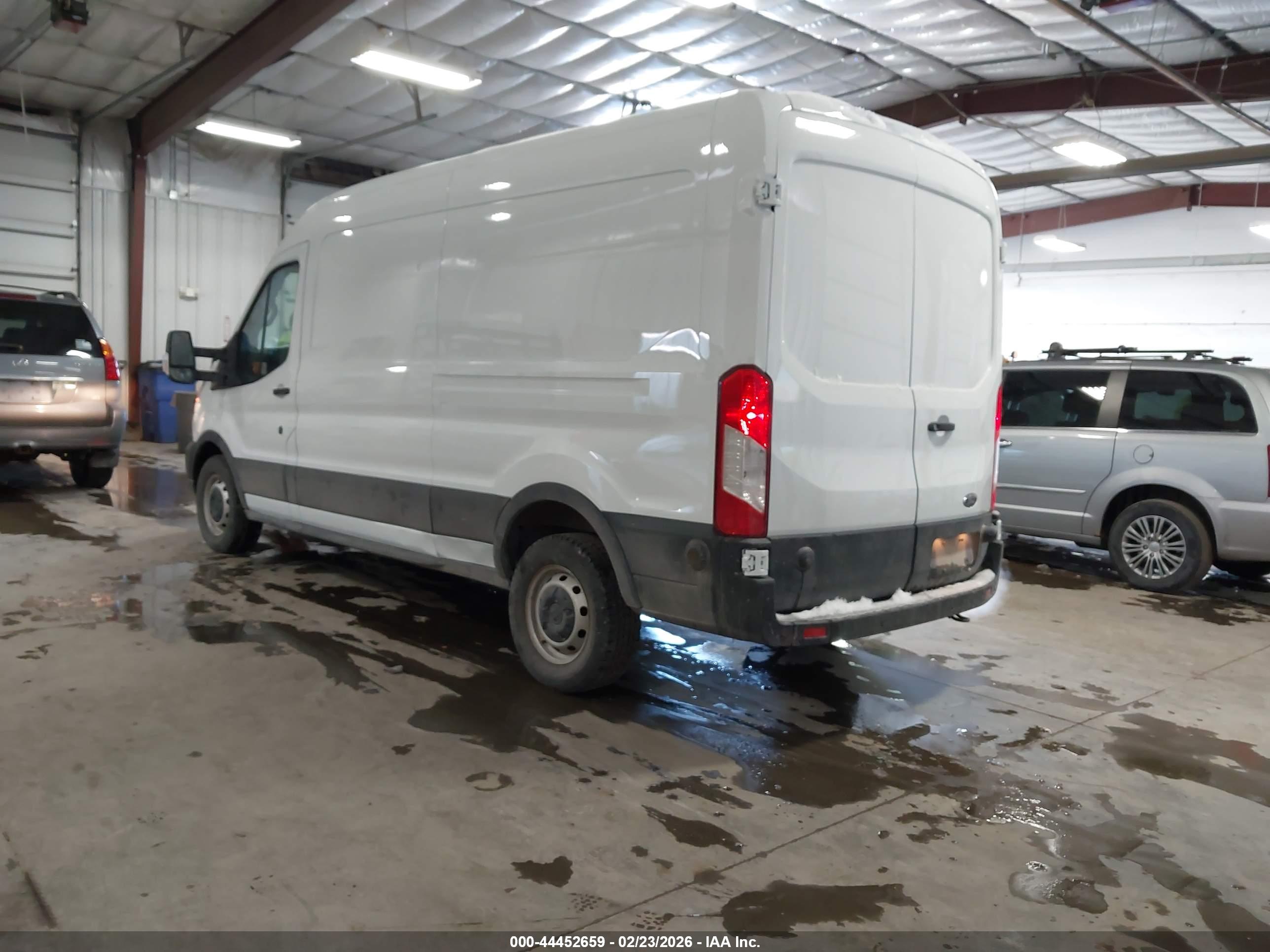 FORD TRANSIT-250 image 3