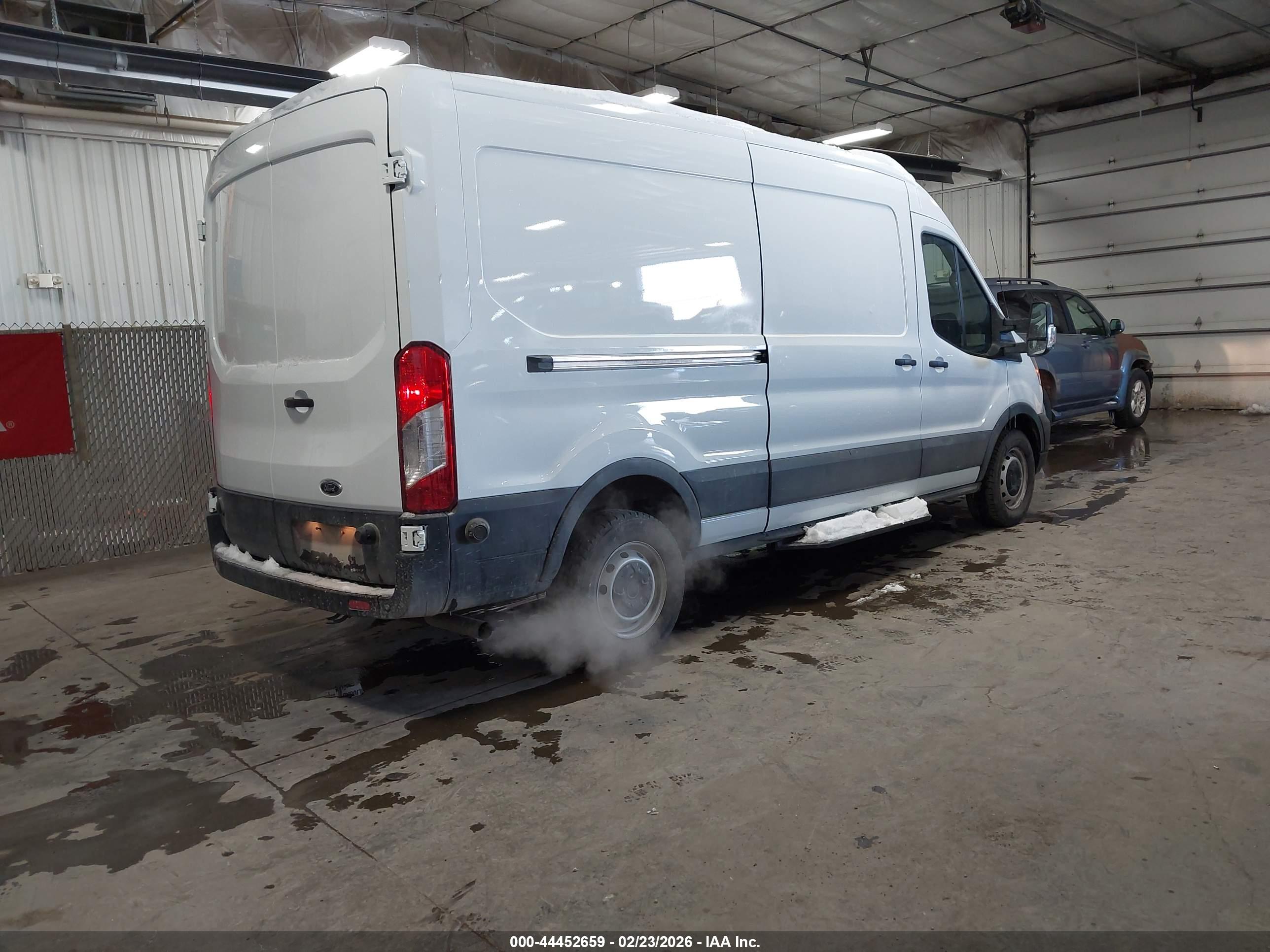 FORD TRANSIT-250 image 4