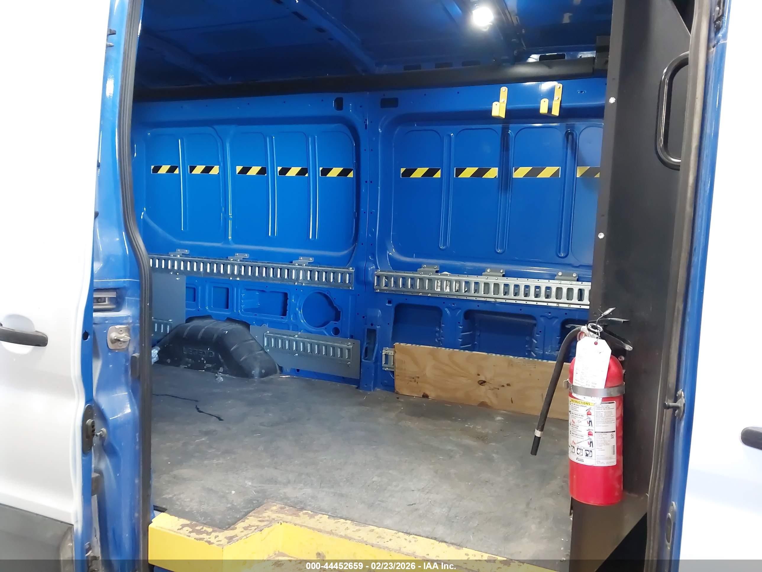 FORD TRANSIT-250 image 8