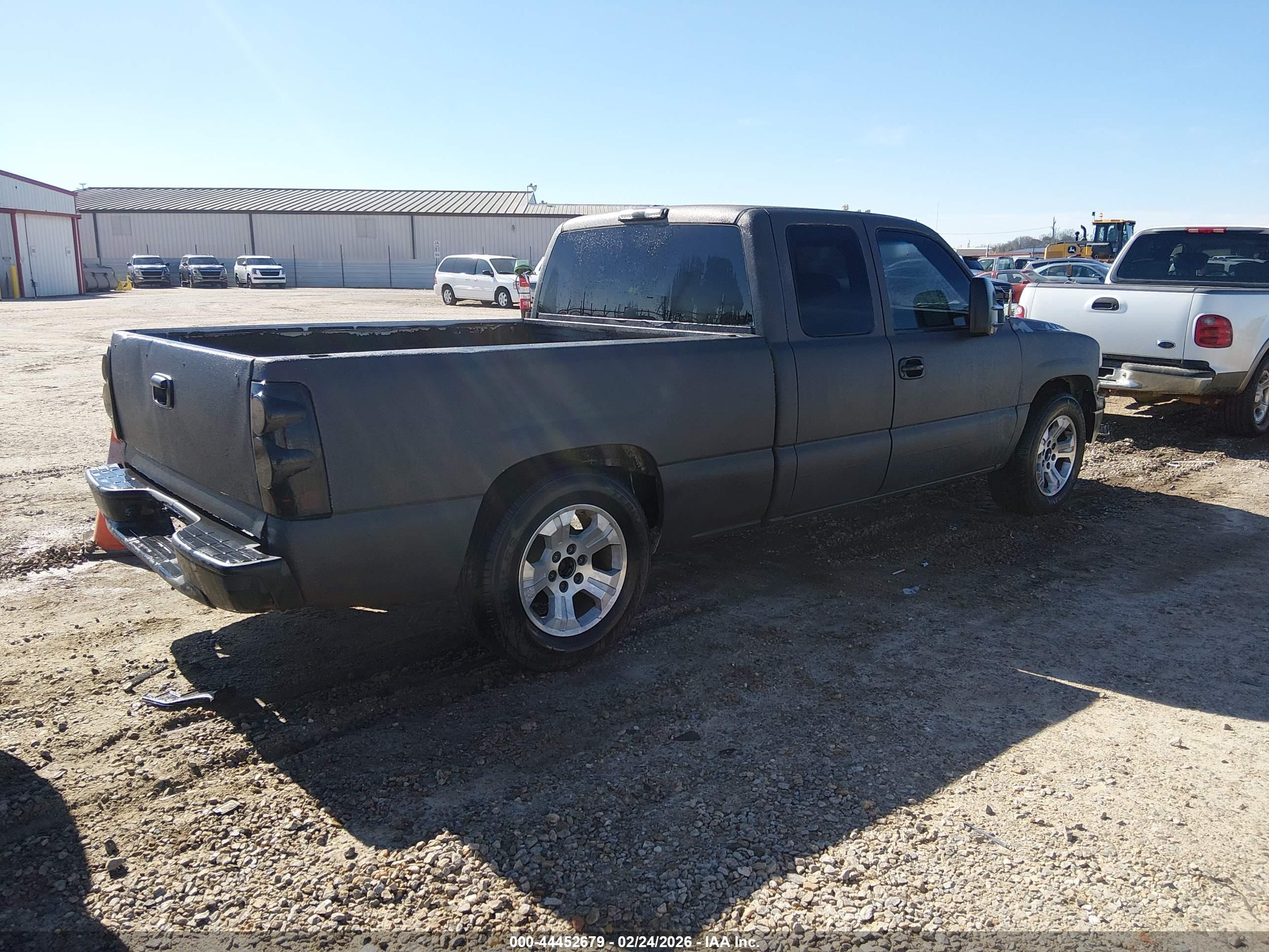 CHEVROLET SILVERADO image 4