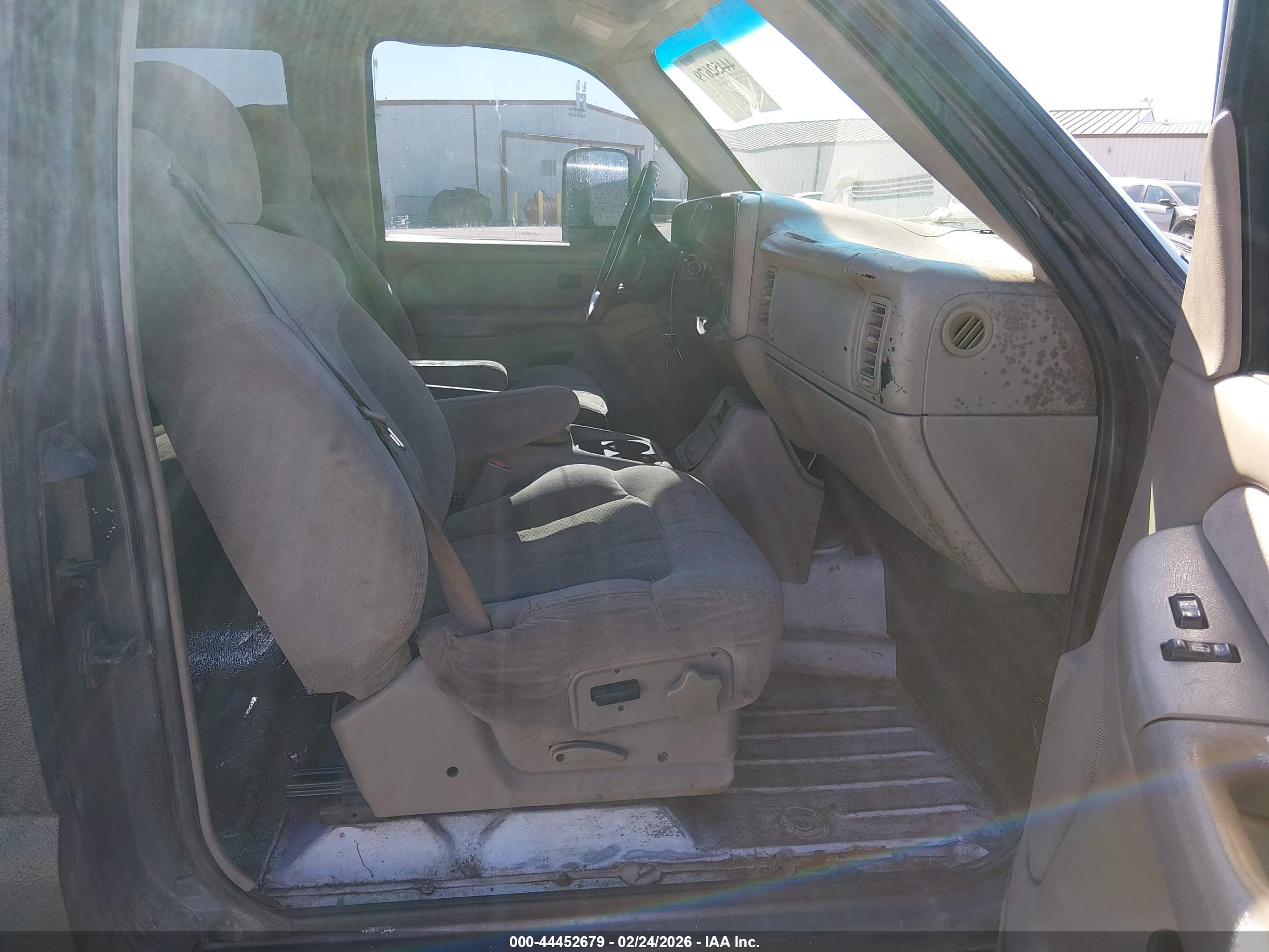 CHEVROLET SILVERADO image 5
