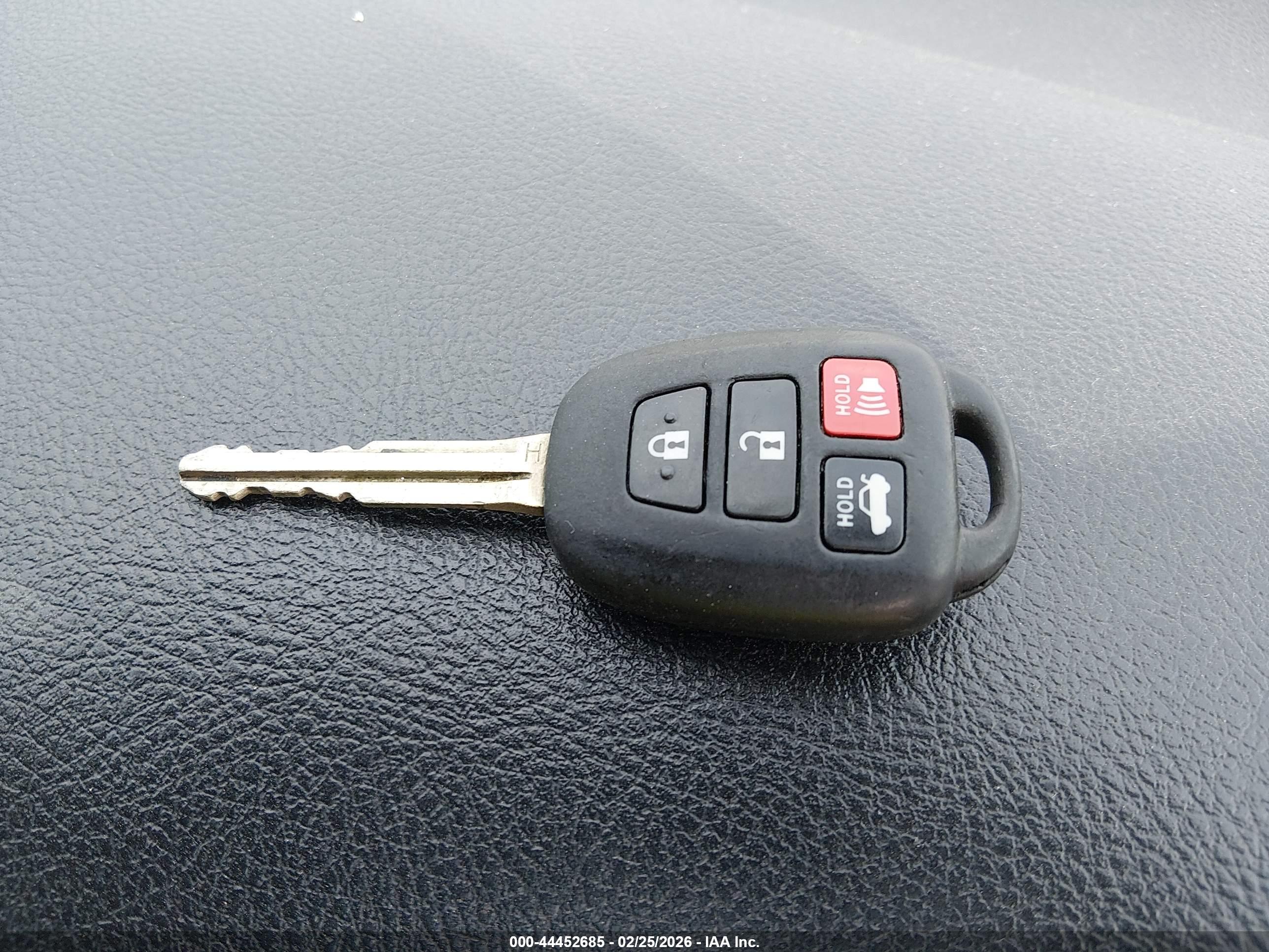 TOYOTA CAMRY image 11