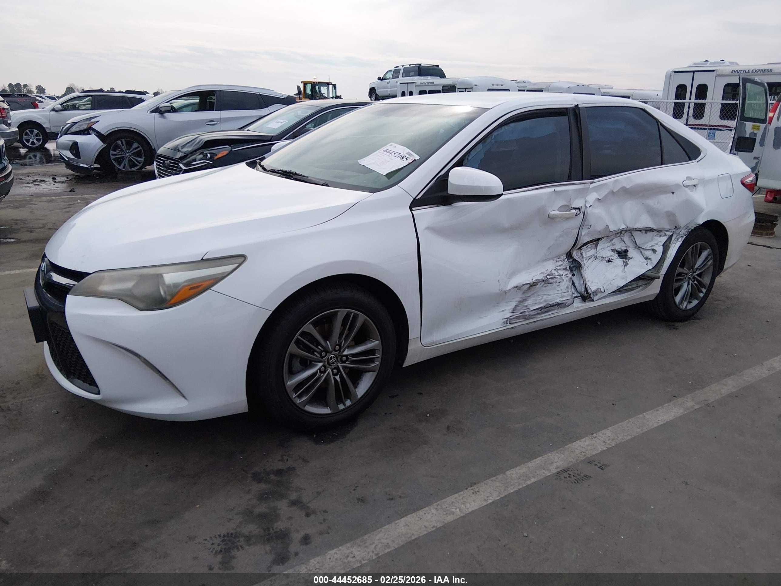 TOYOTA CAMRY image 2