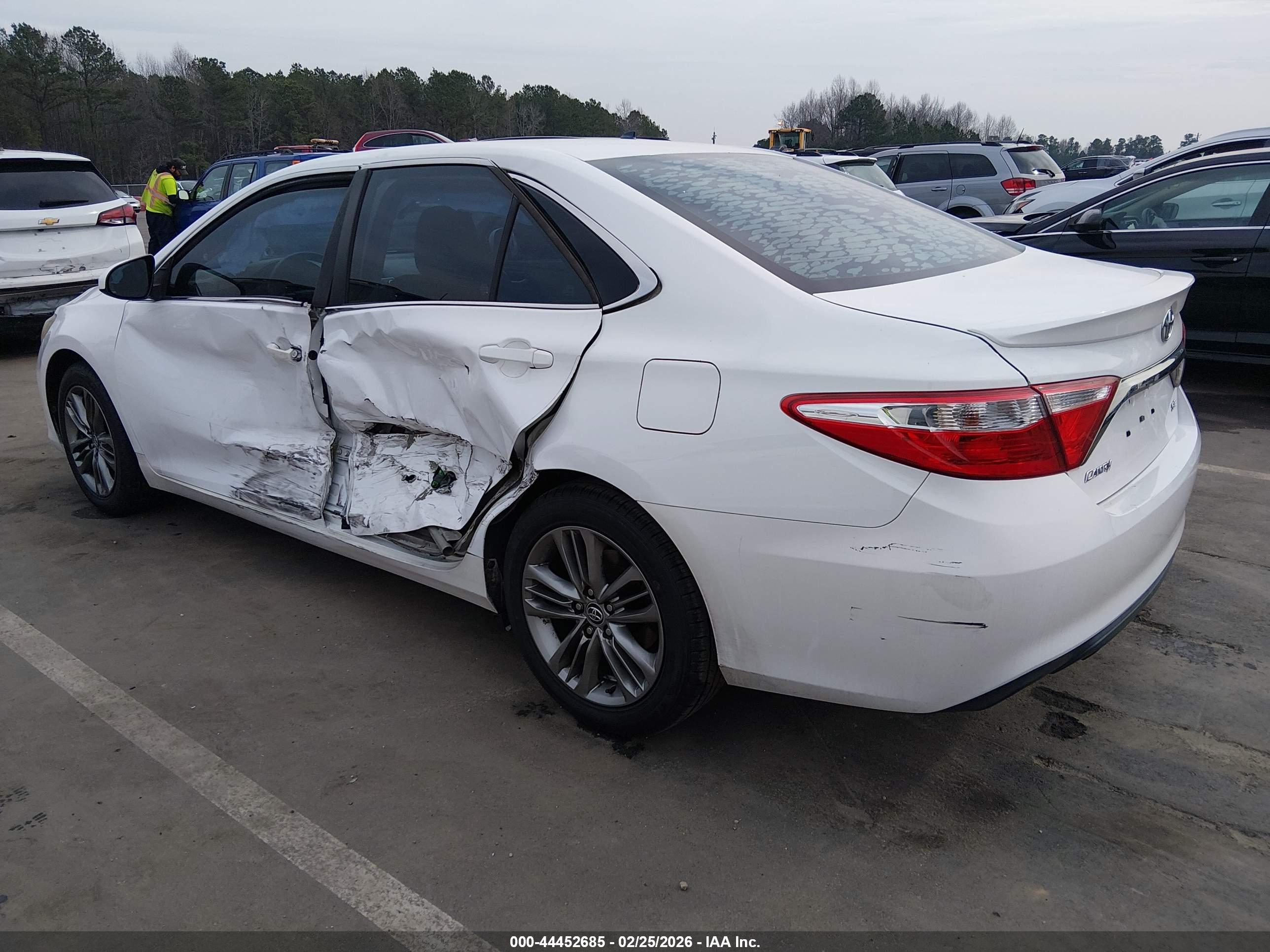 TOYOTA CAMRY image 3