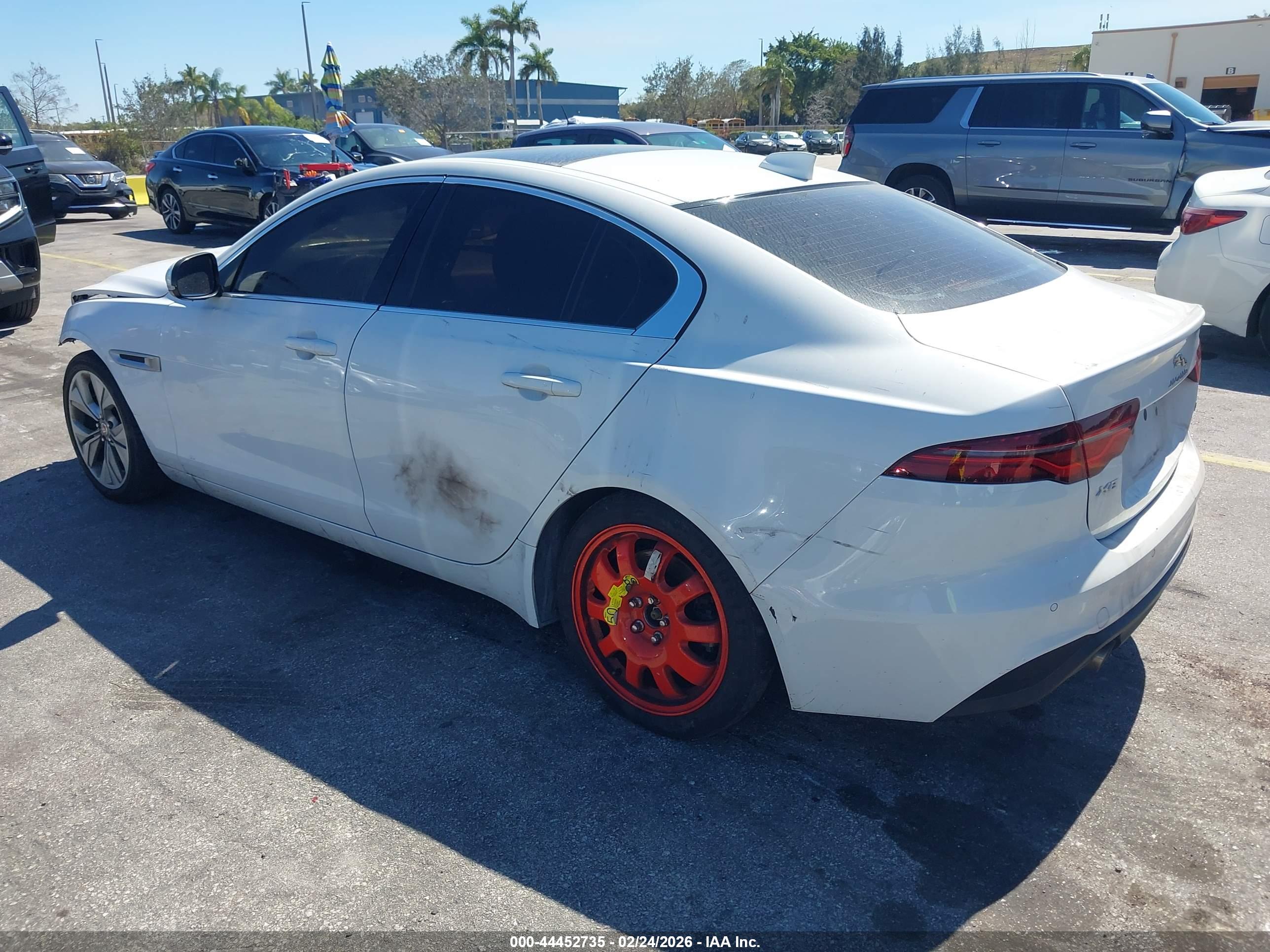 JAGUAR XE image 3